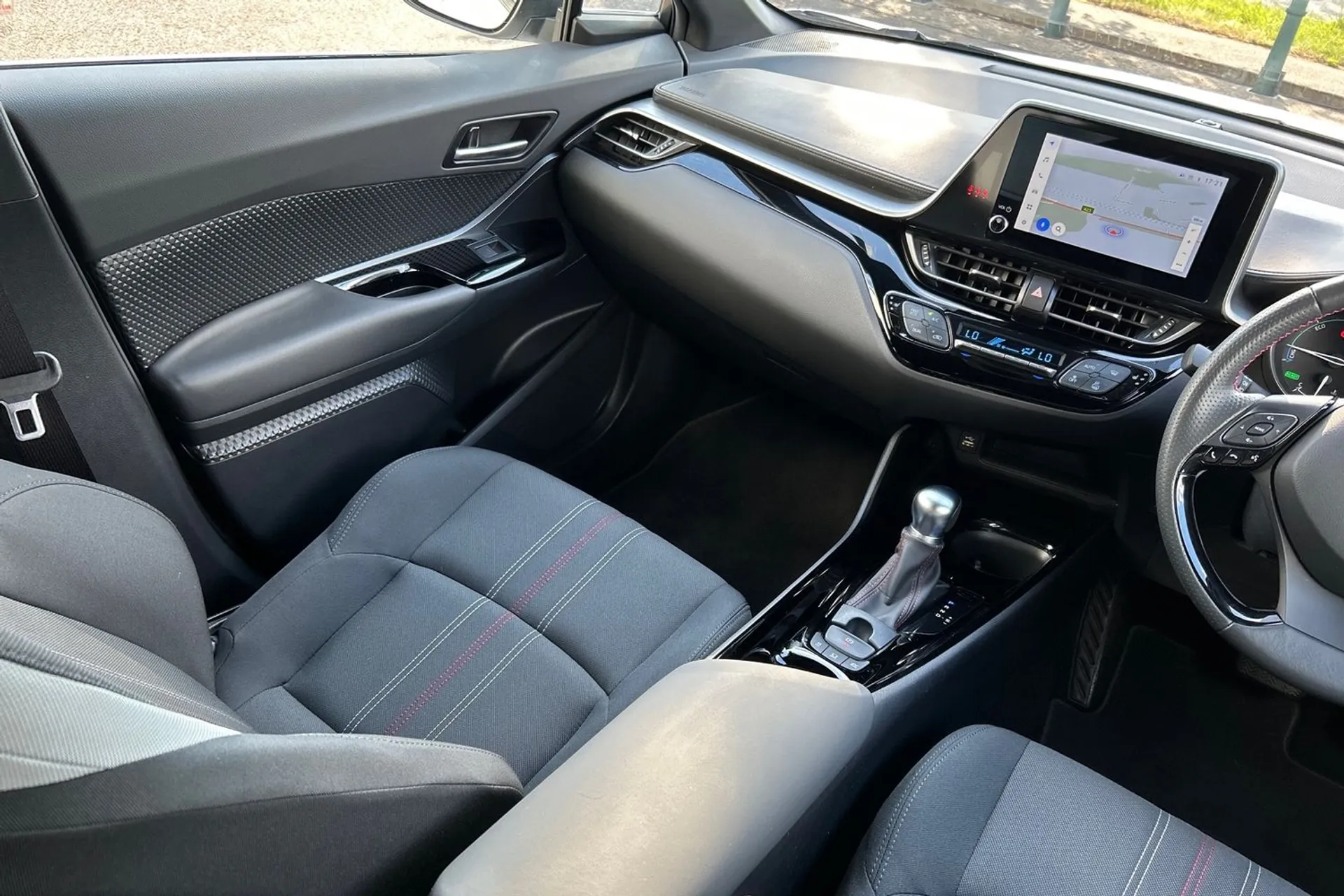 TOYOTA C-HR thumbnail image number 39