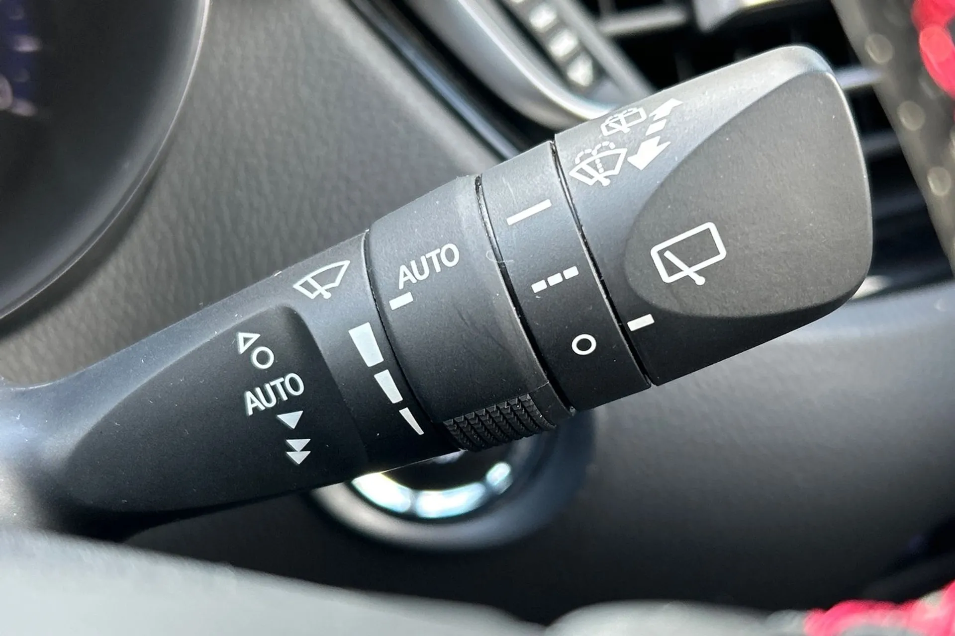 TOYOTA C-HR thumbnail image number 60