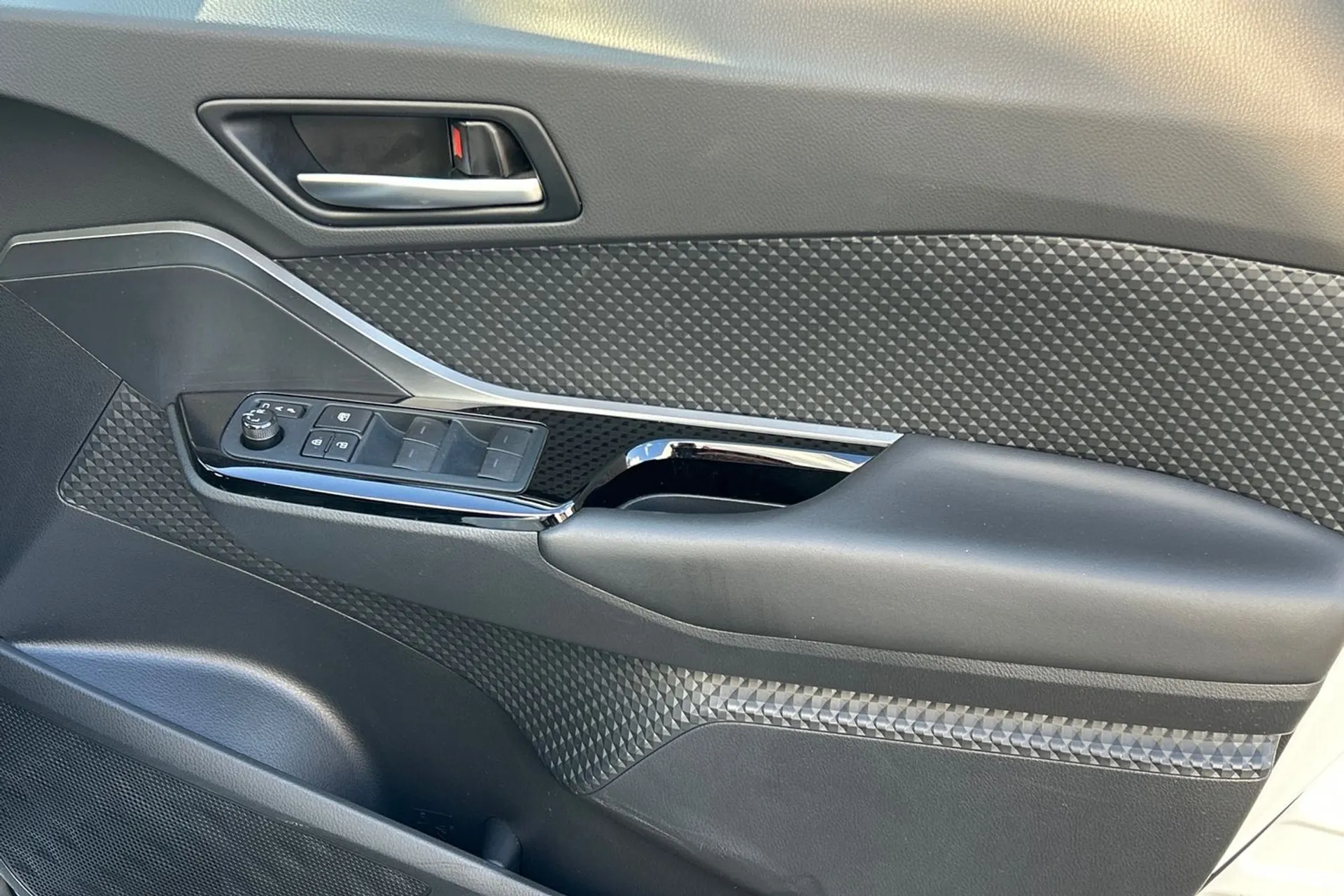 TOYOTA C-HR thumbnail image number 48