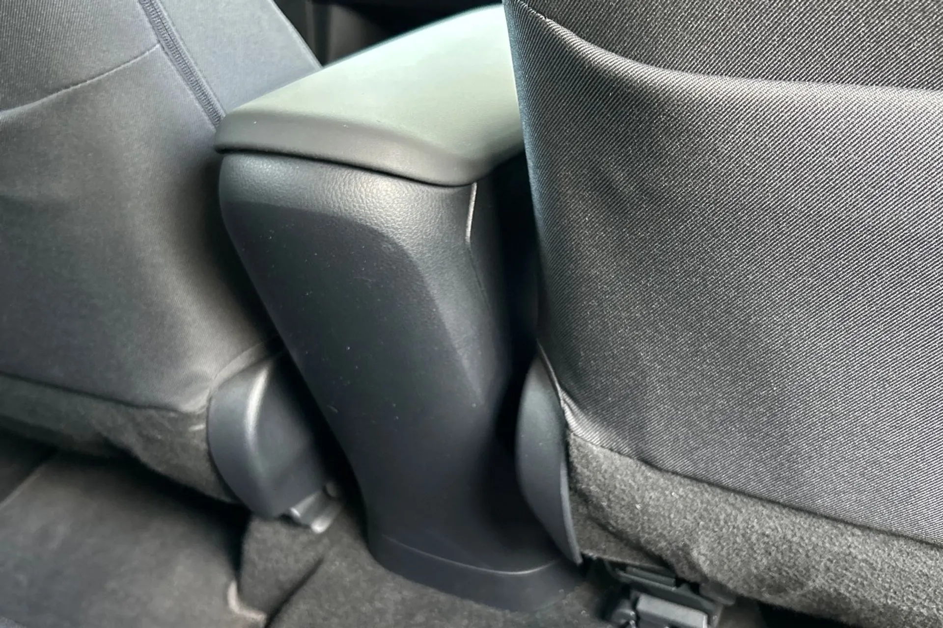 TOYOTA C-HR thumbnail image number 27