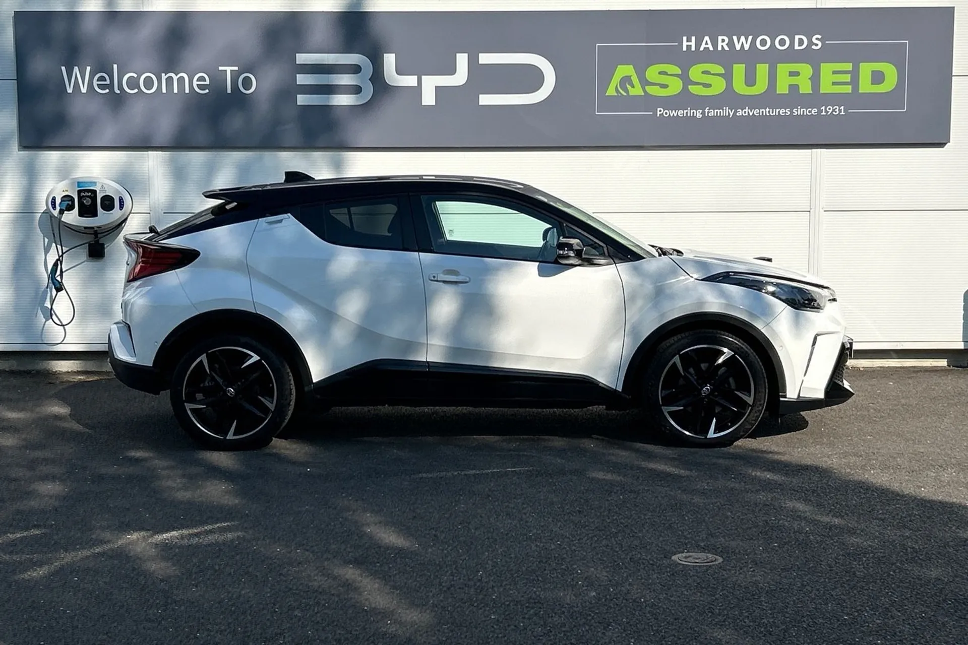 TOYOTA C-HR thumbnail image number 2
