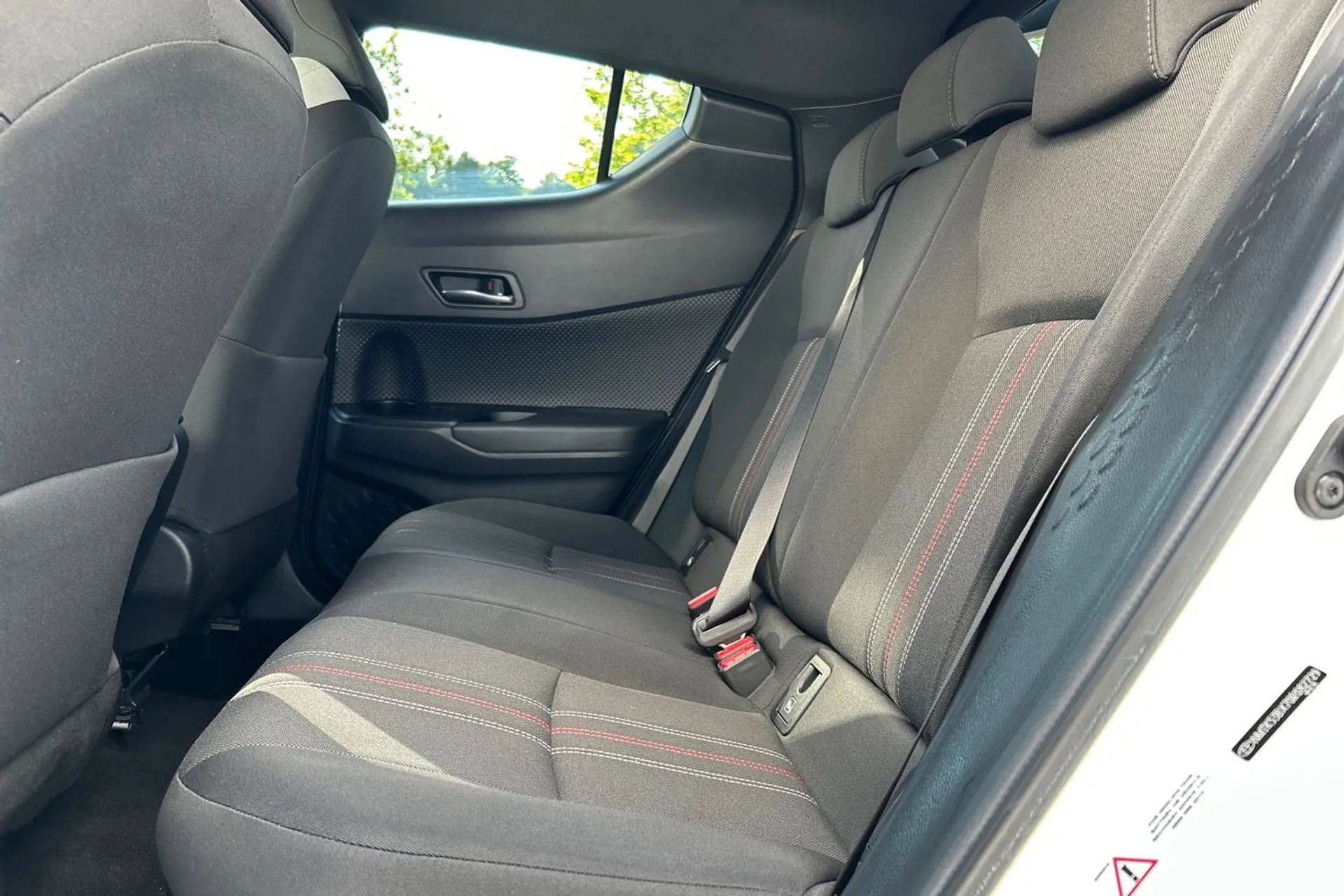TOYOTA C-HR thumbnail image number 20