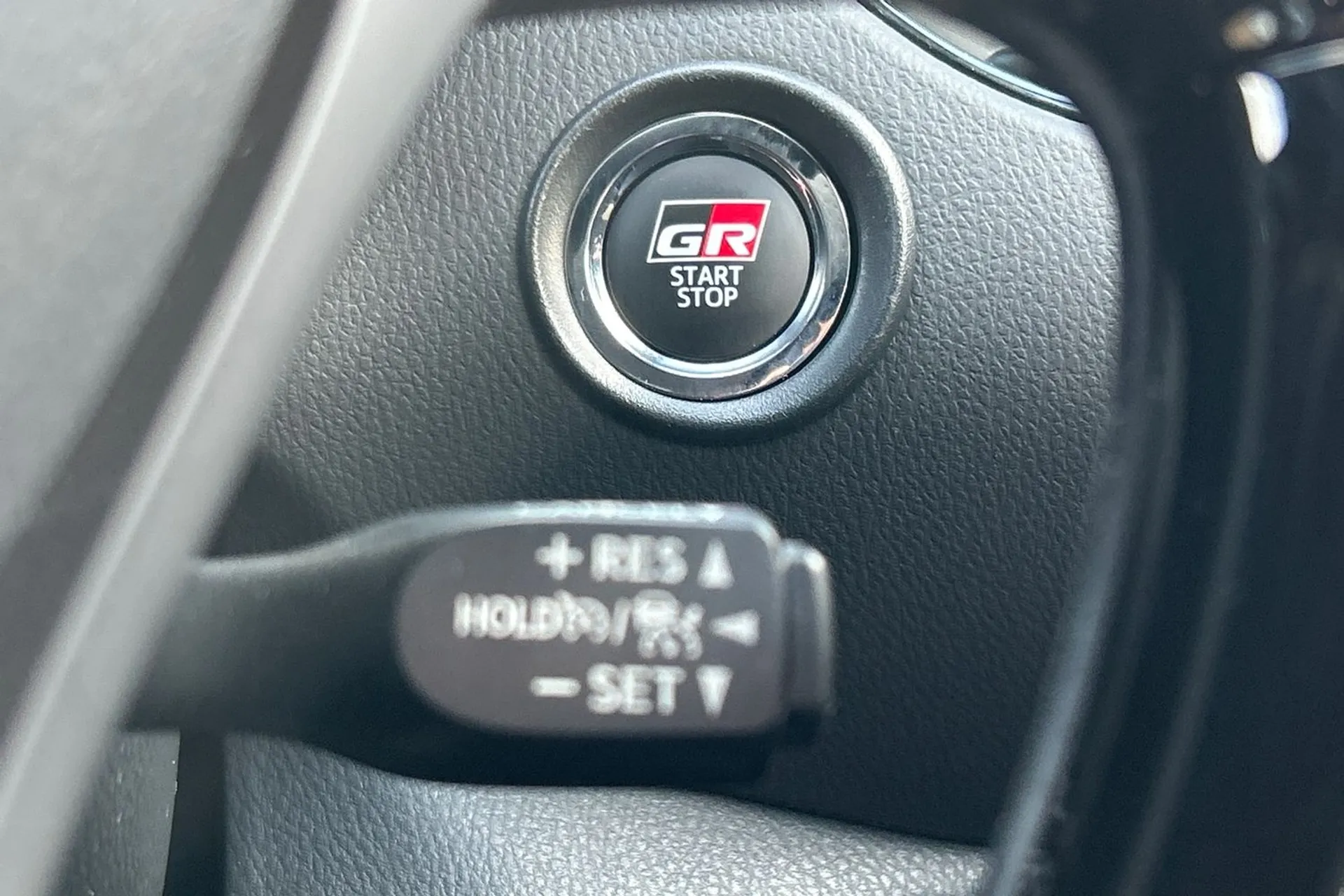 TOYOTA C-HR thumbnail image number 61