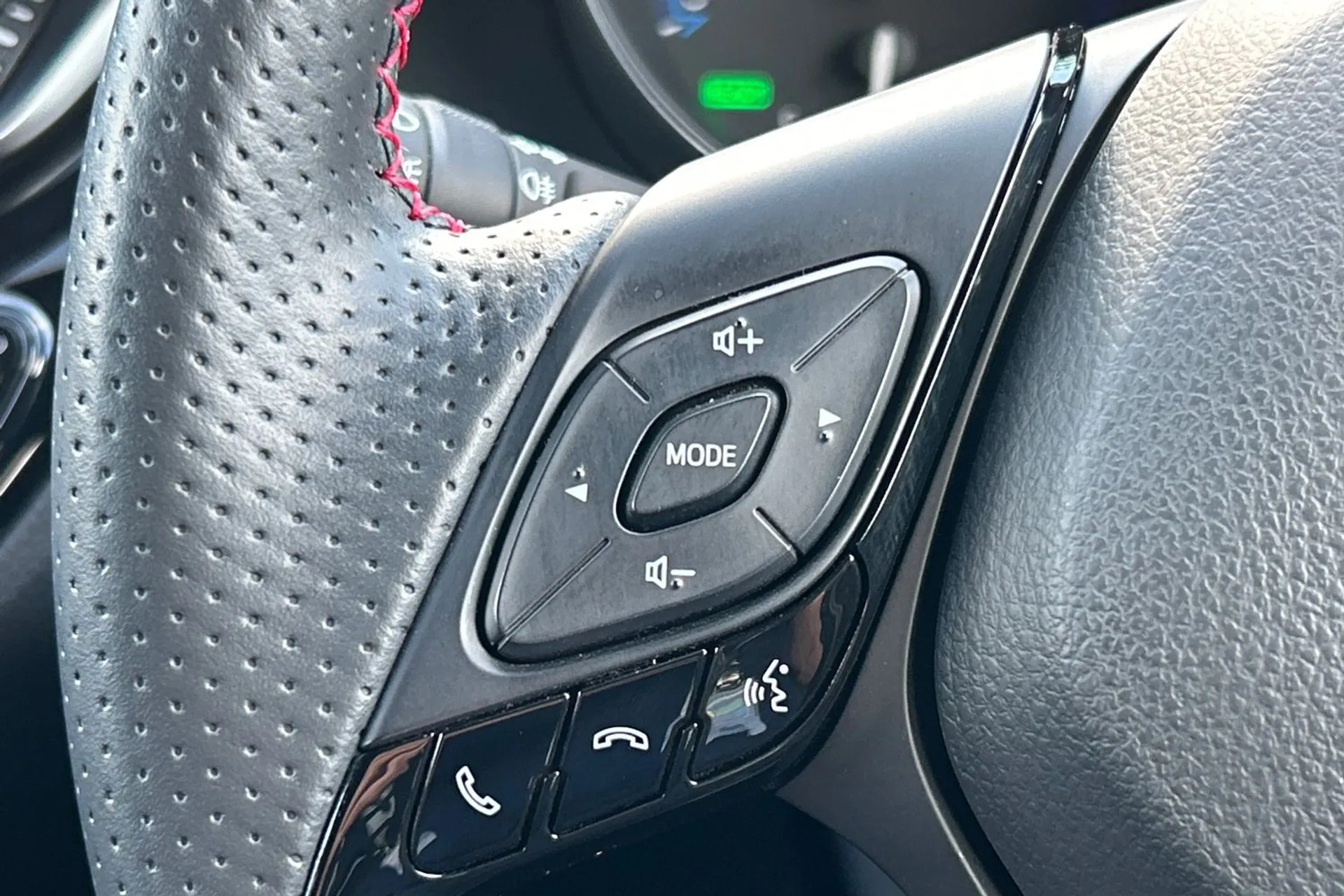 TOYOTA C-HR thumbnail image number 45