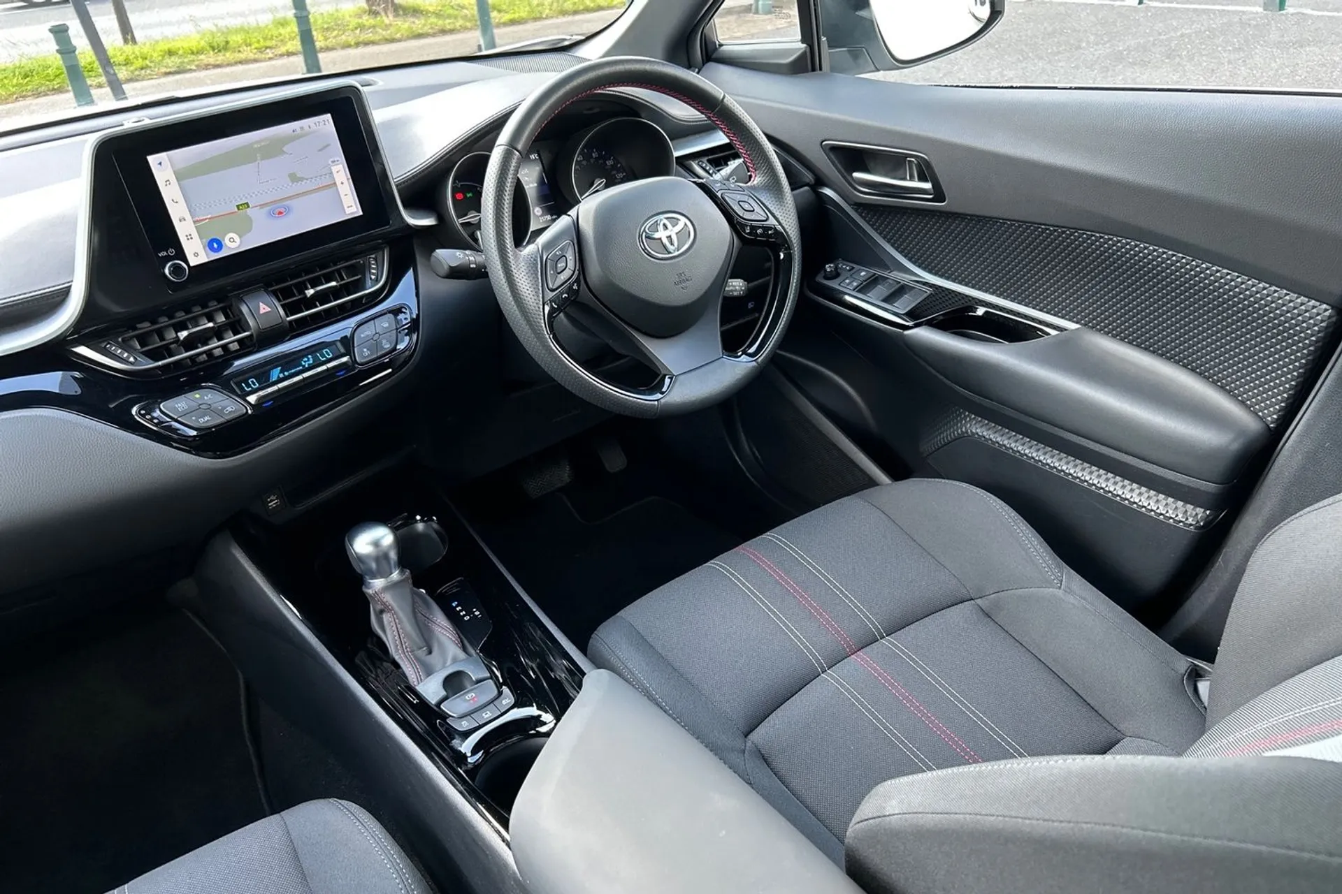 TOYOTA C-HR thumbnail image number 41