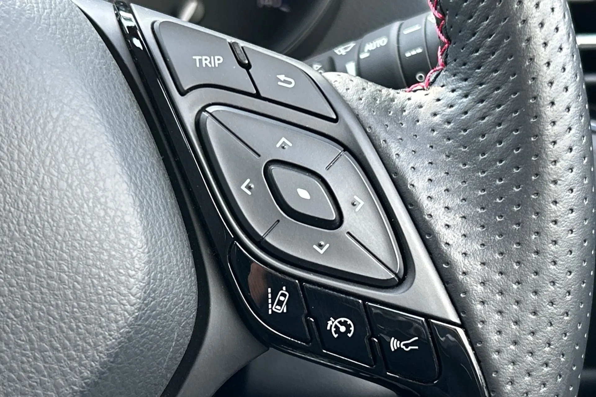 TOYOTA C-HR thumbnail image number 46
