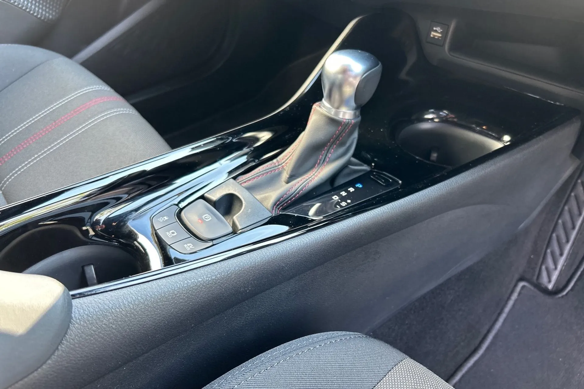 TOYOTA C-HR thumbnail image number 50