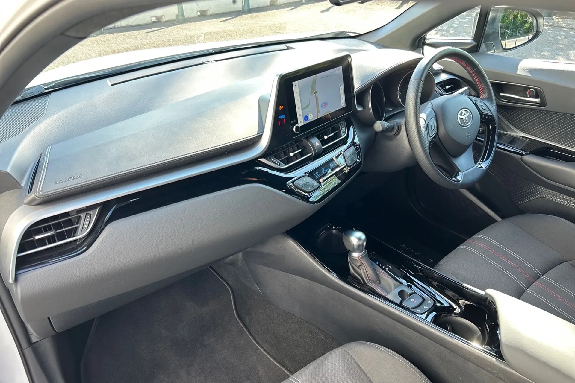 TOYOTA C-HR thumbnail image number 17