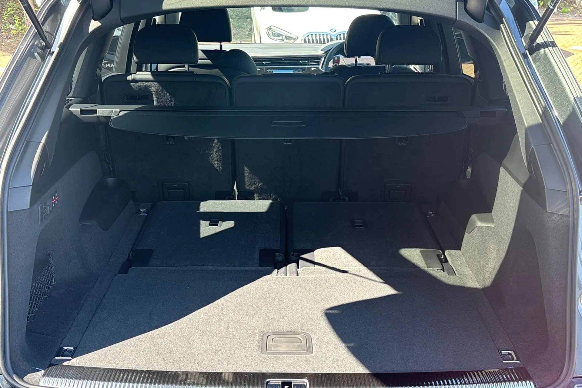 Audi Q7 thumbnail image number 30