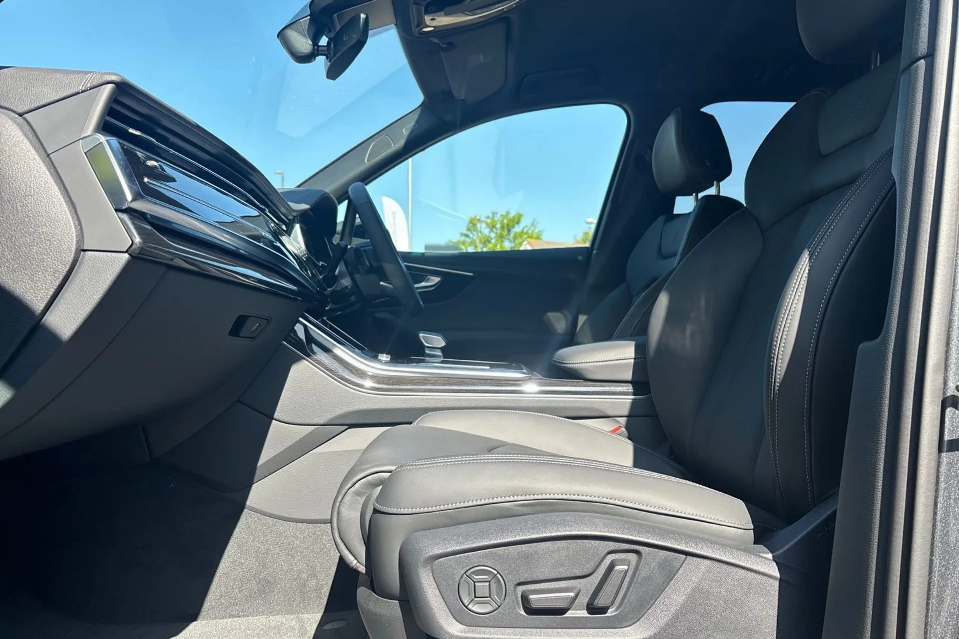 Audi Q7 thumbnail image number 20