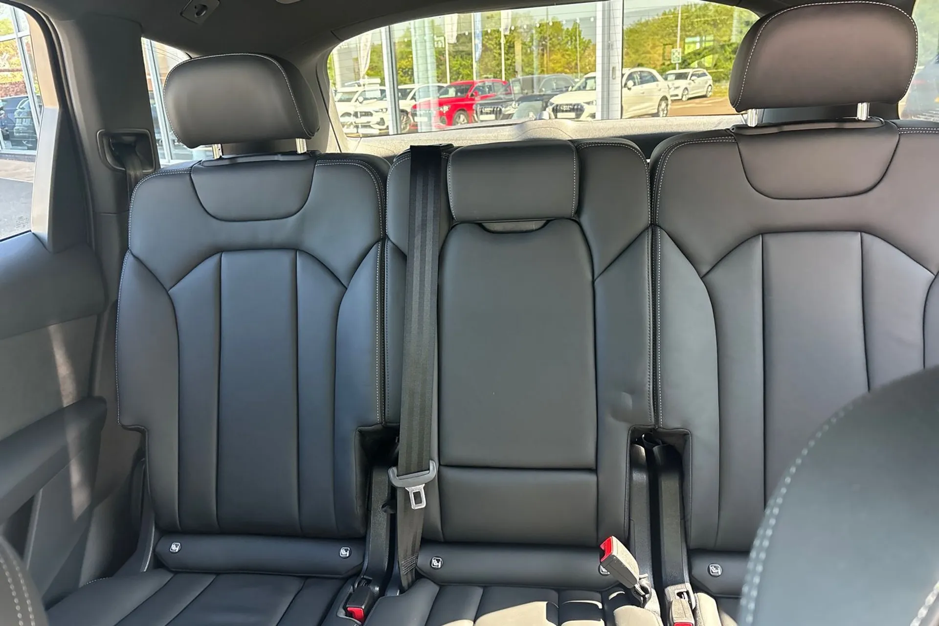 Audi Q7 thumbnail image number 35