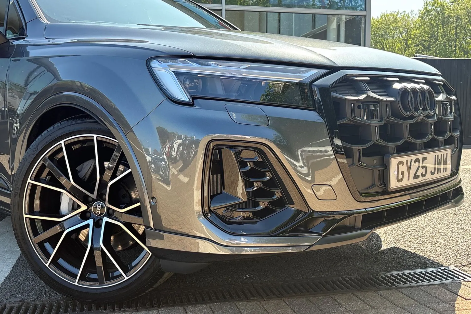 Audi Q7 thumbnail image number 24