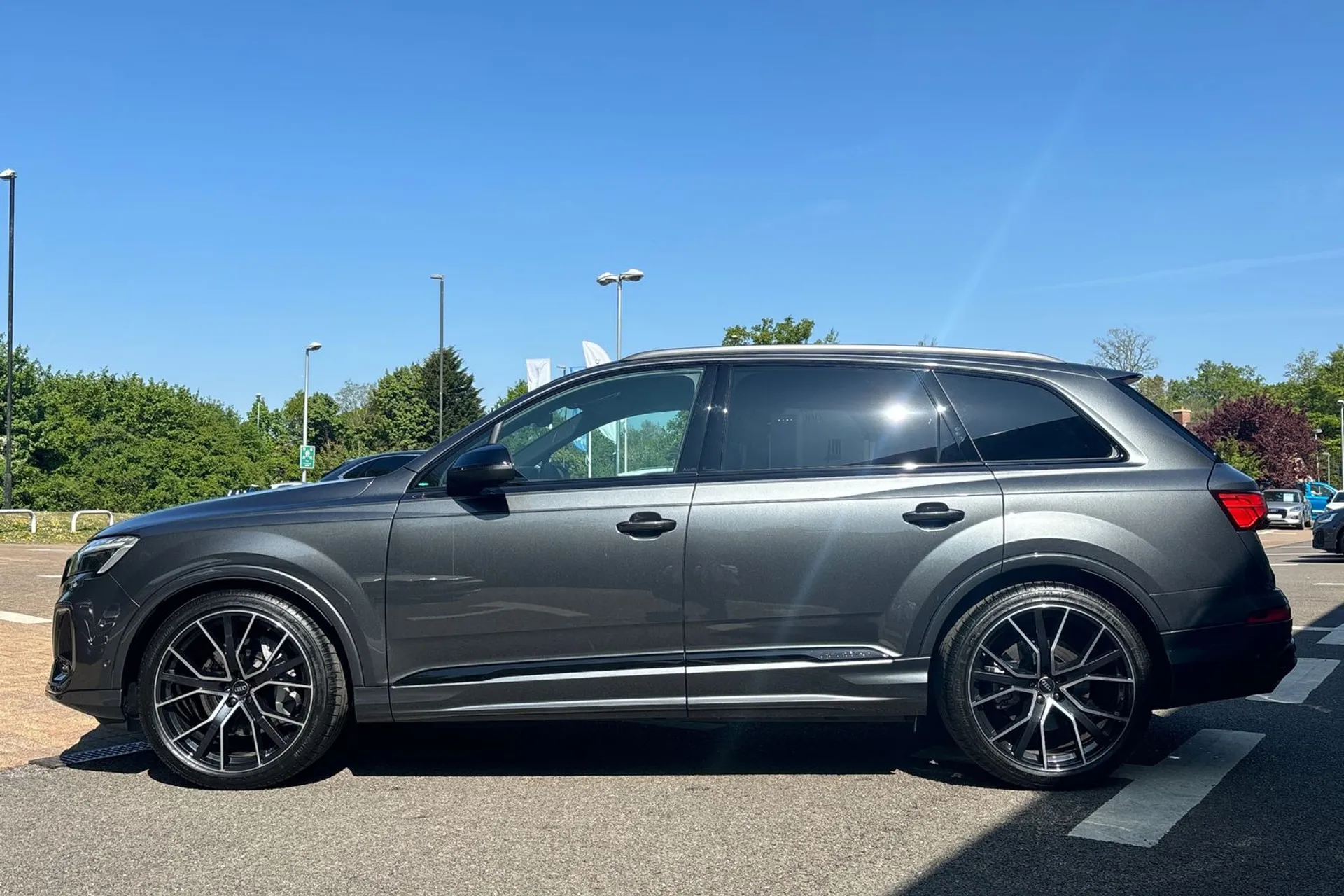 Audi Q7 thumbnail image number 16