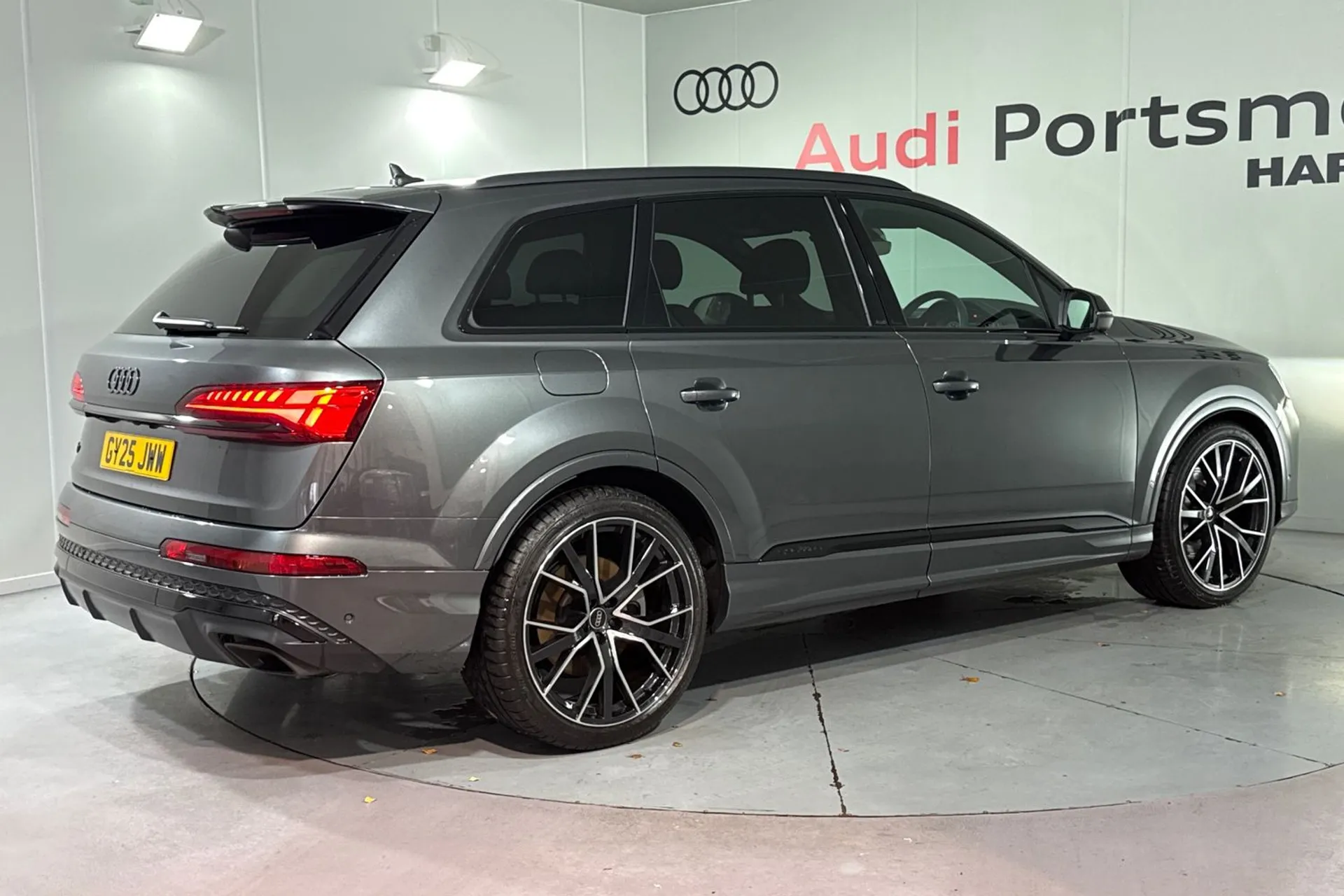 Audi Q7 thumbnail image number 14