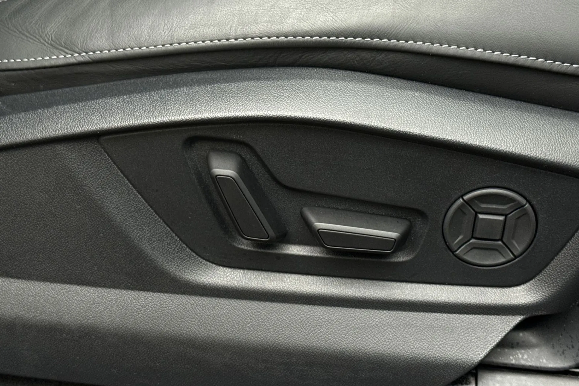 Audi Q7 thumbnail image number 38