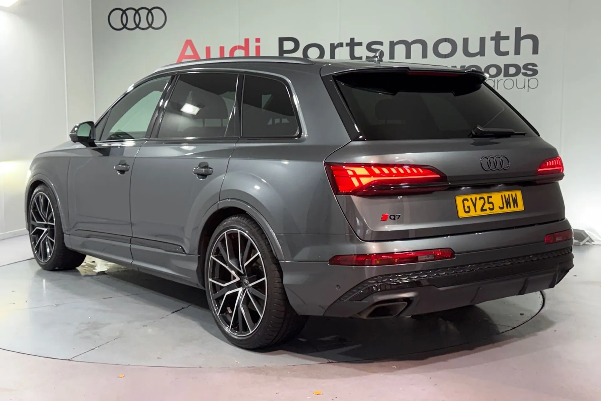 Audi Q7 thumbnail image number 15
