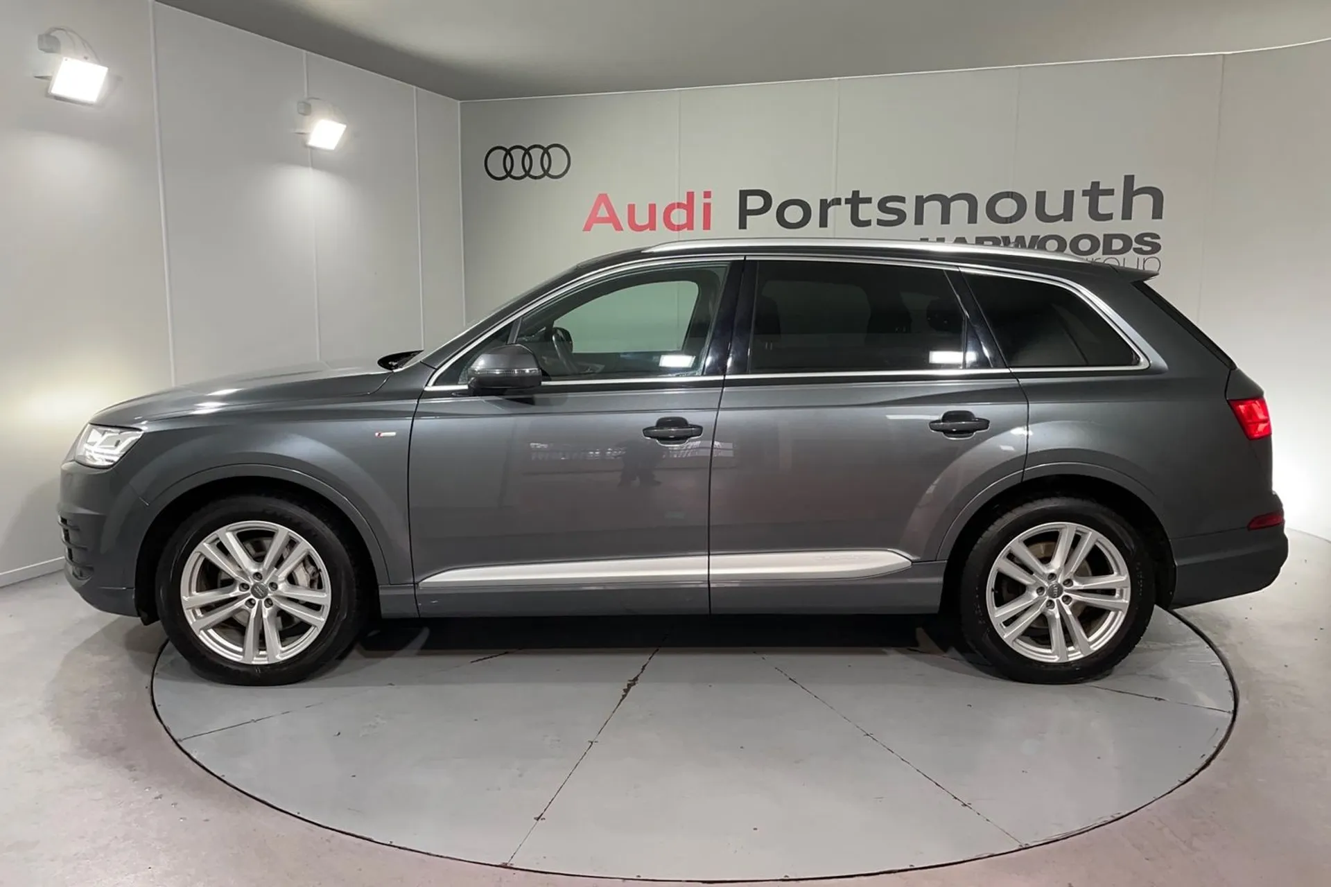 Audi Q7 thumbnail image number 10
