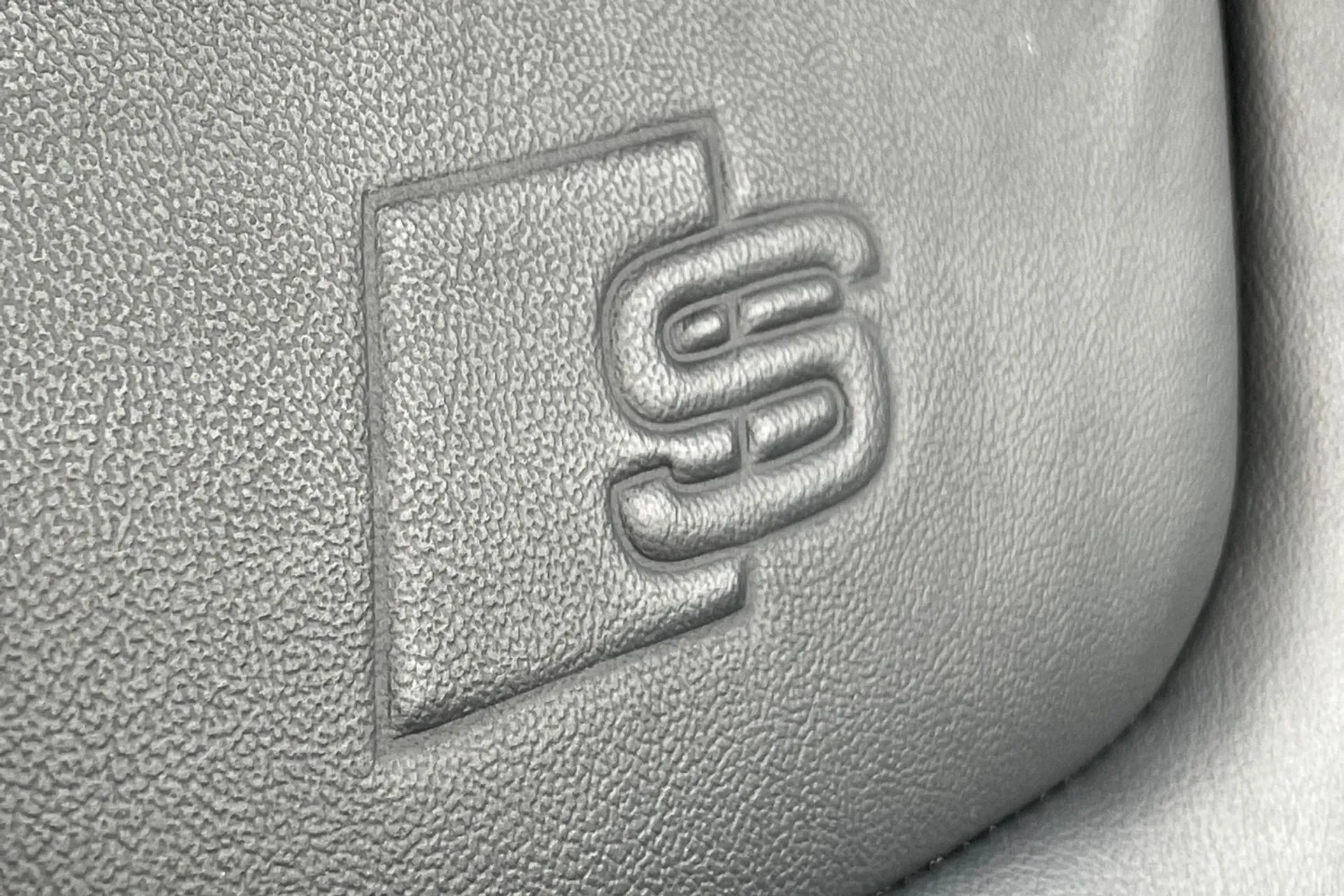 Audi Q7 thumbnail image number 46