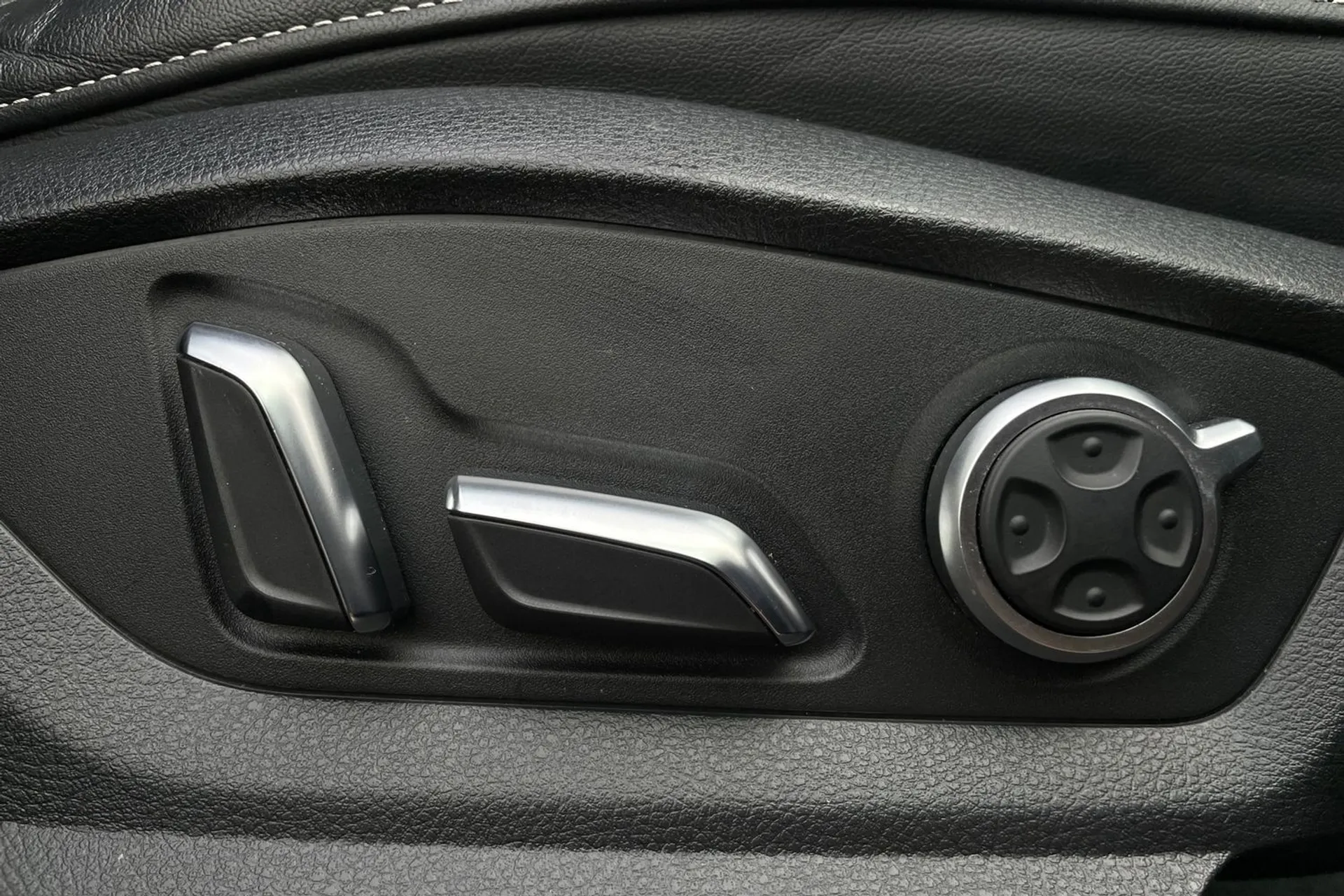 Audi Q7 thumbnail image number 57