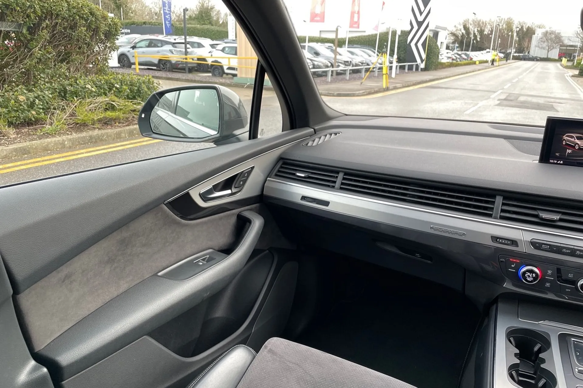 Audi Q7 thumbnail image number 31