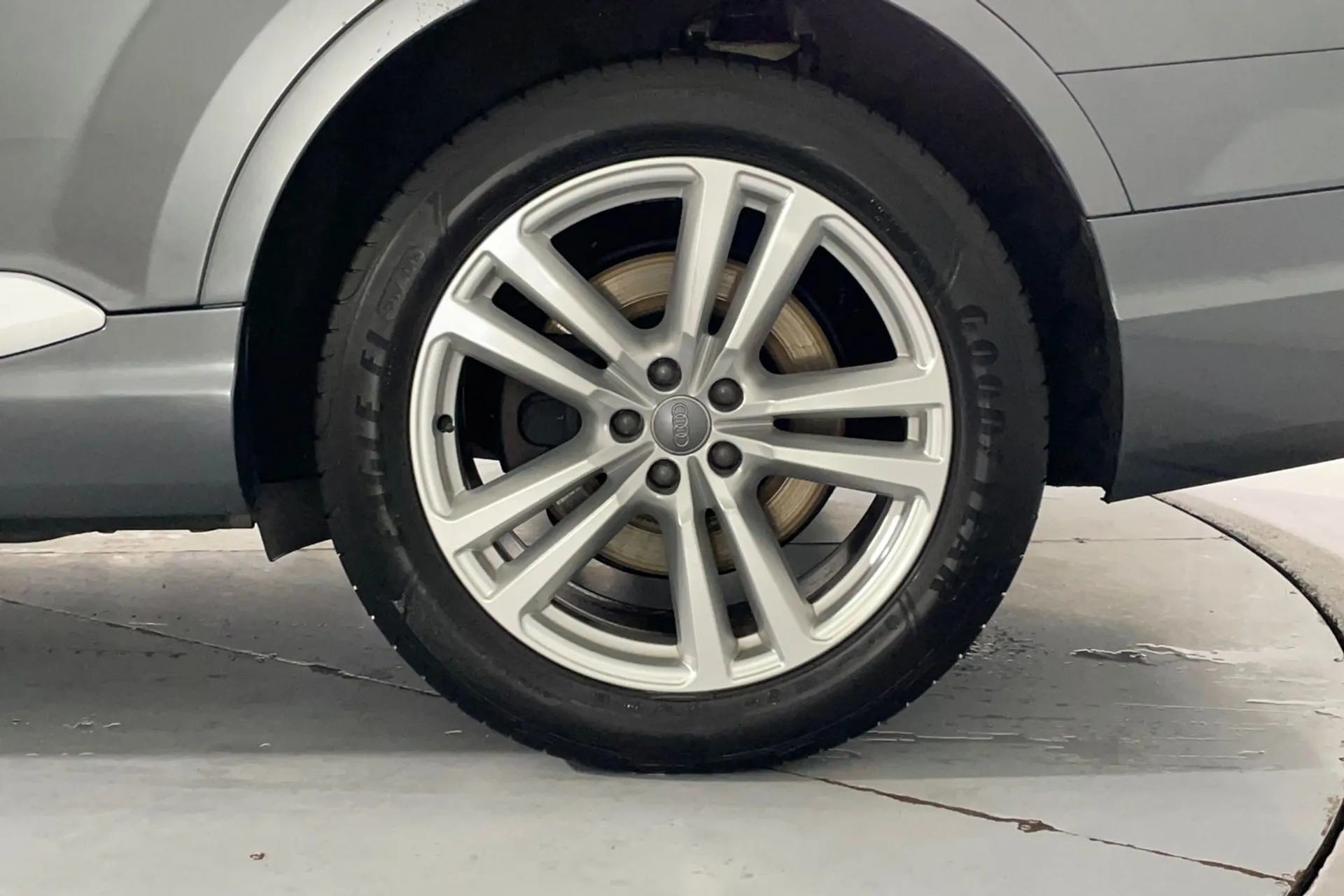 Audi Q7 thumbnail image number 7