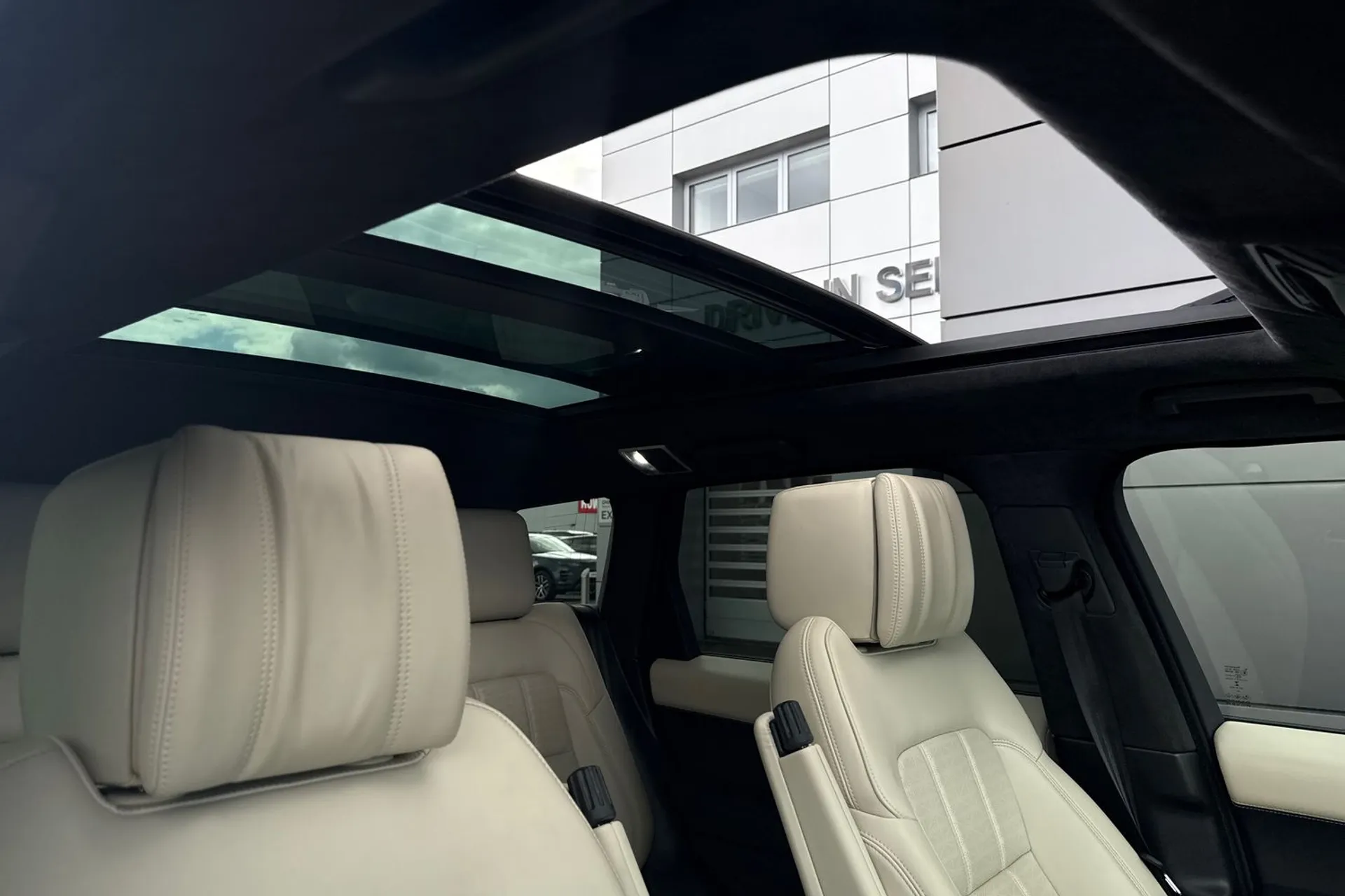 LAND ROVER RANGE ROVER SPORT thumbnail image number 11