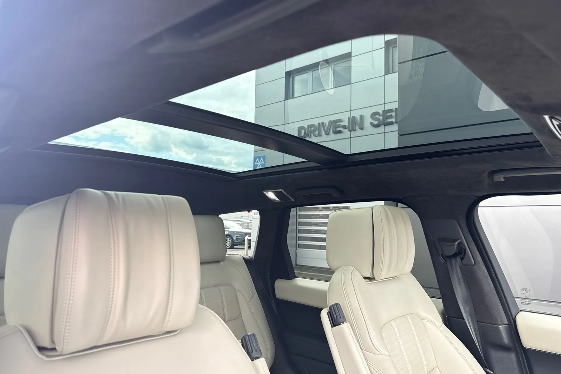 LAND ROVER RANGE ROVER SPORT thumbnail image number 10