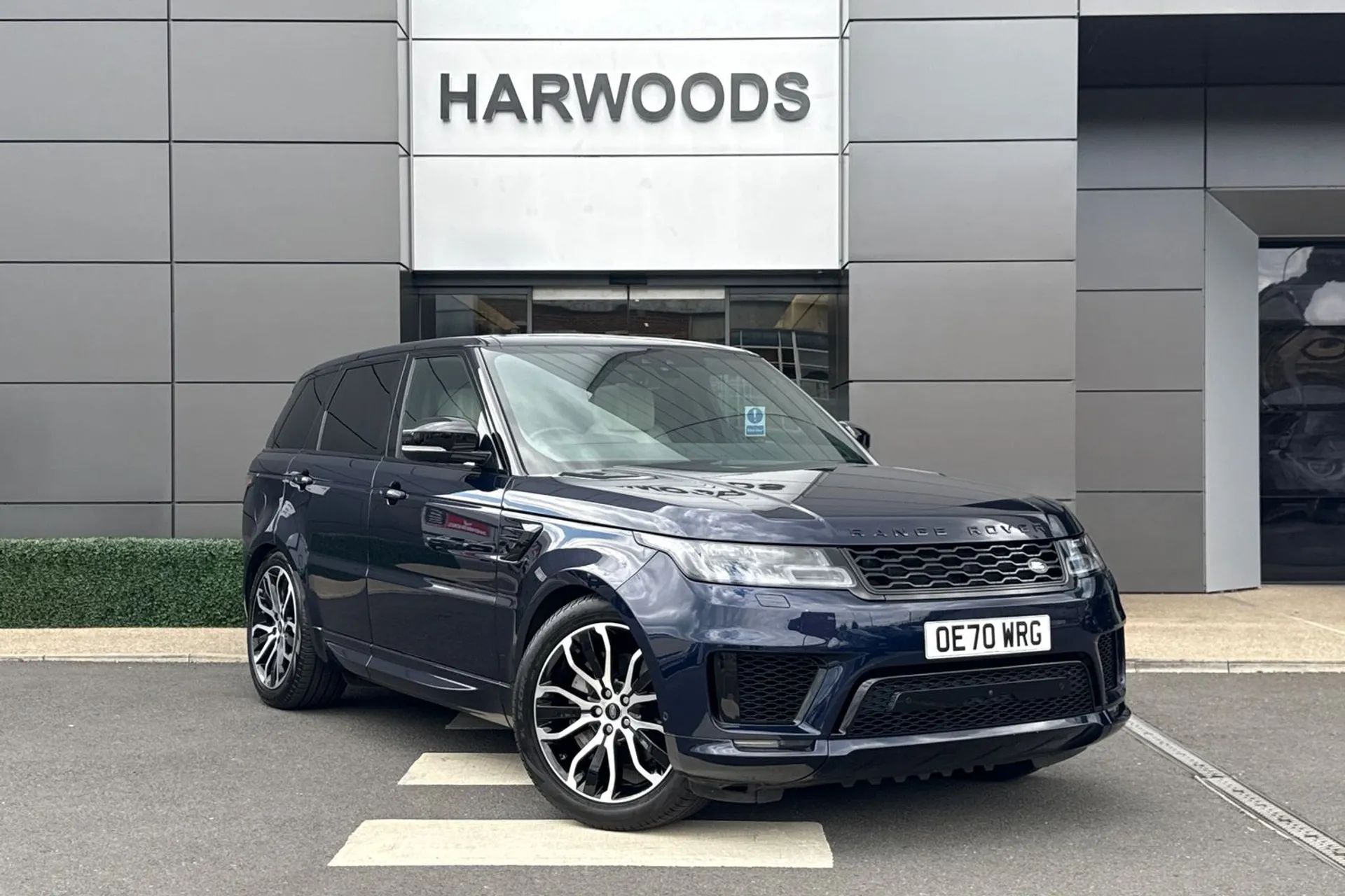 LAND ROVER RANGE ROVER SPORT focused image
