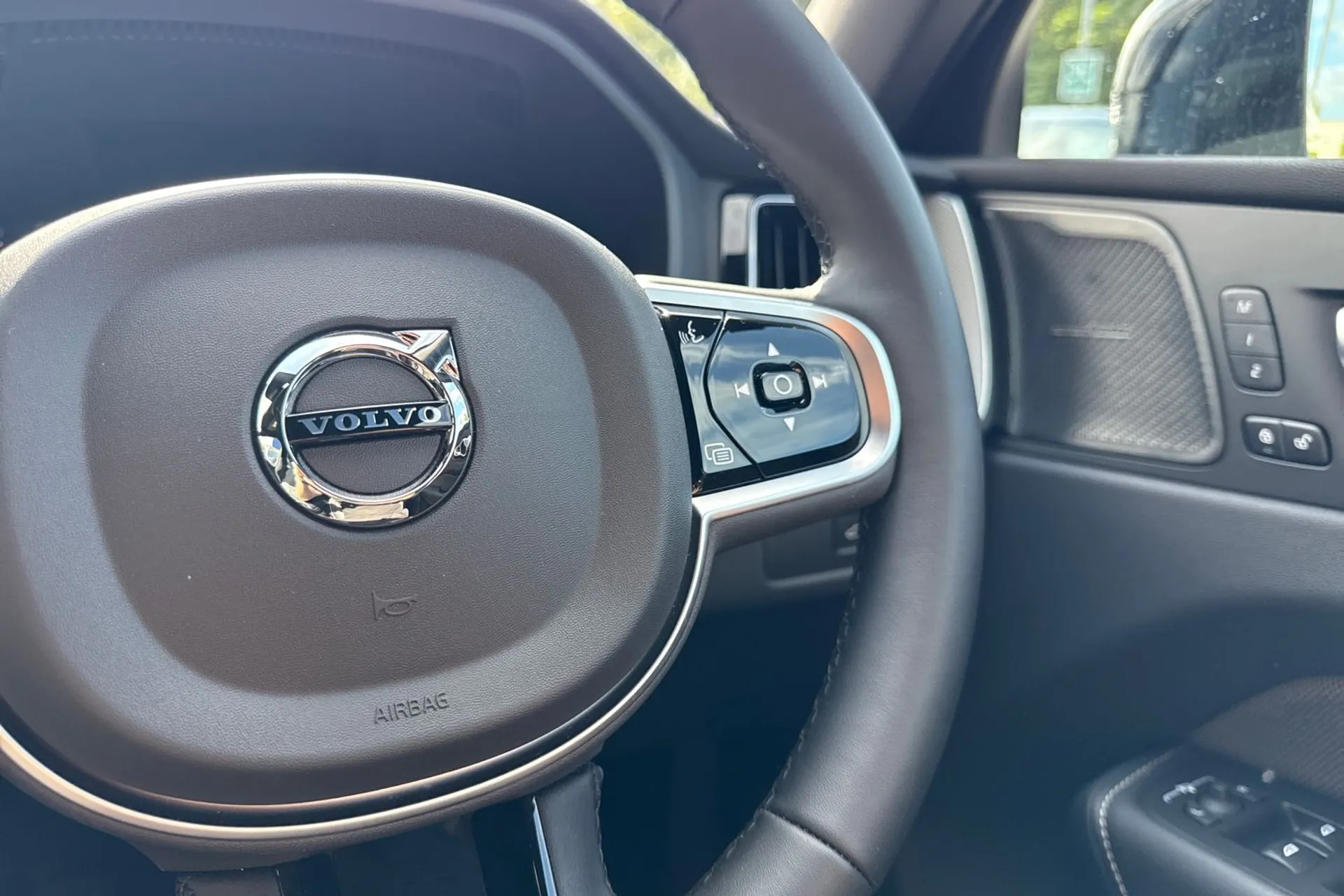 Volvo XC60 thumbnail image number 36