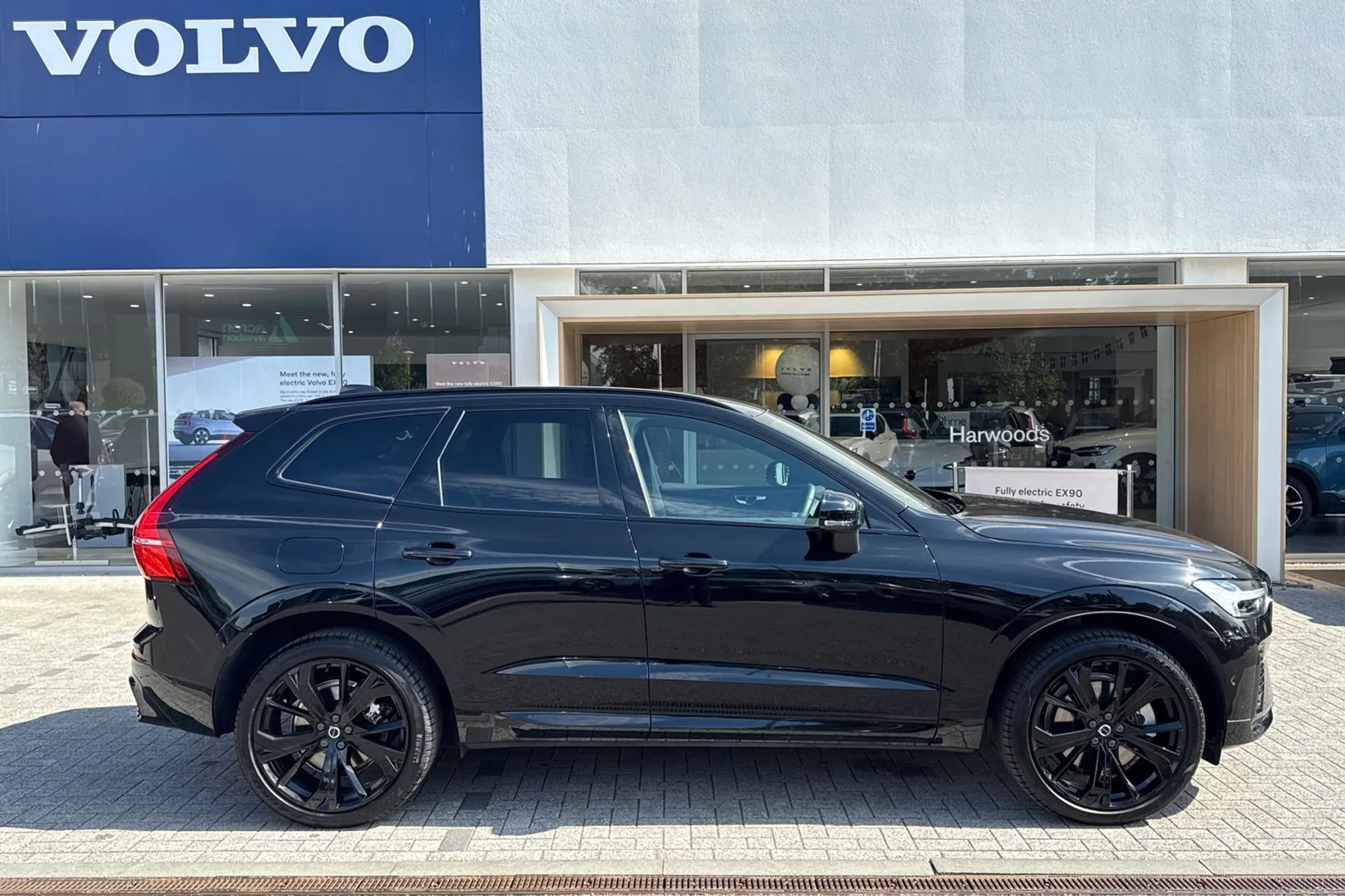 Volvo XC60 thumbnail image number 2
