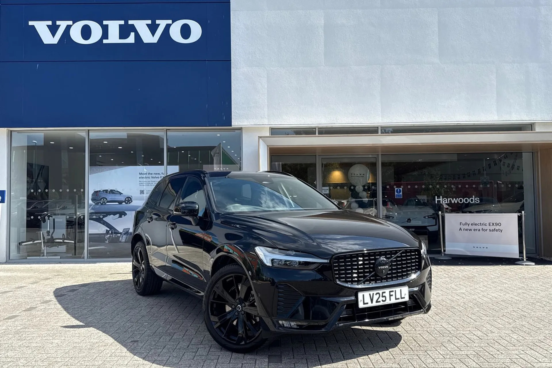 Volvo XC60 focused image