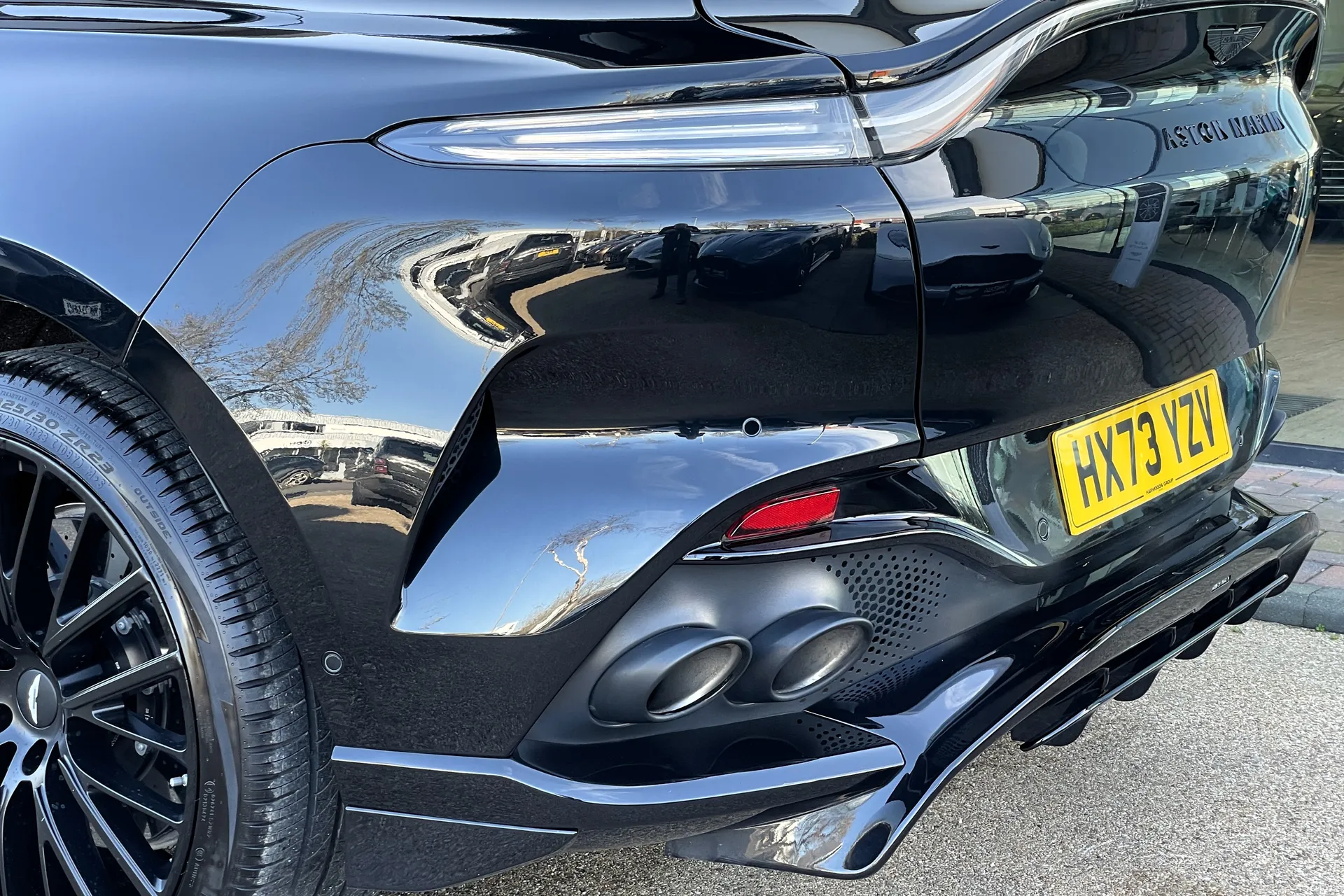 Aston Martin DBX thumbnail image number 18