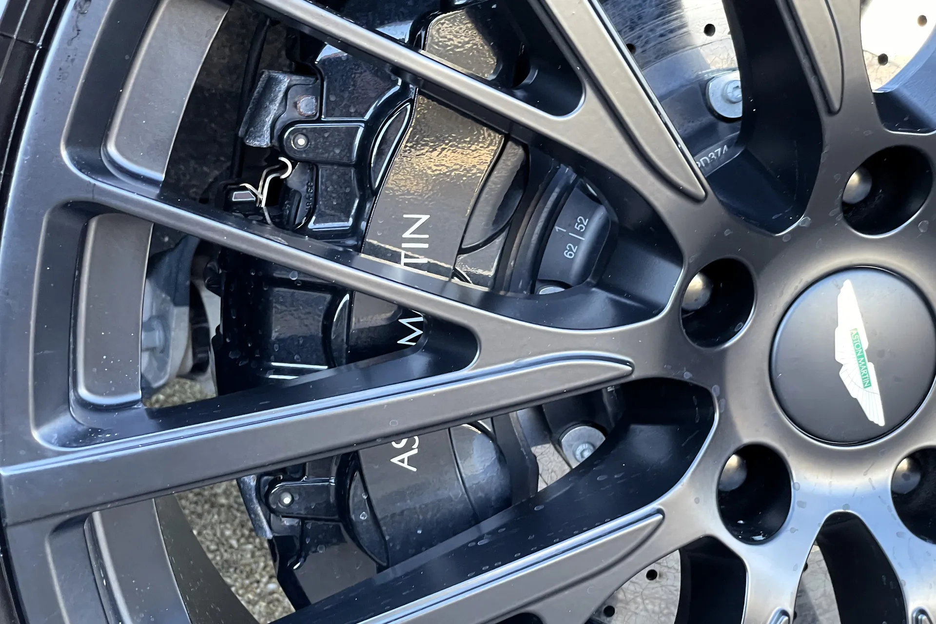 Aston Martin DBX thumbnail image number 8