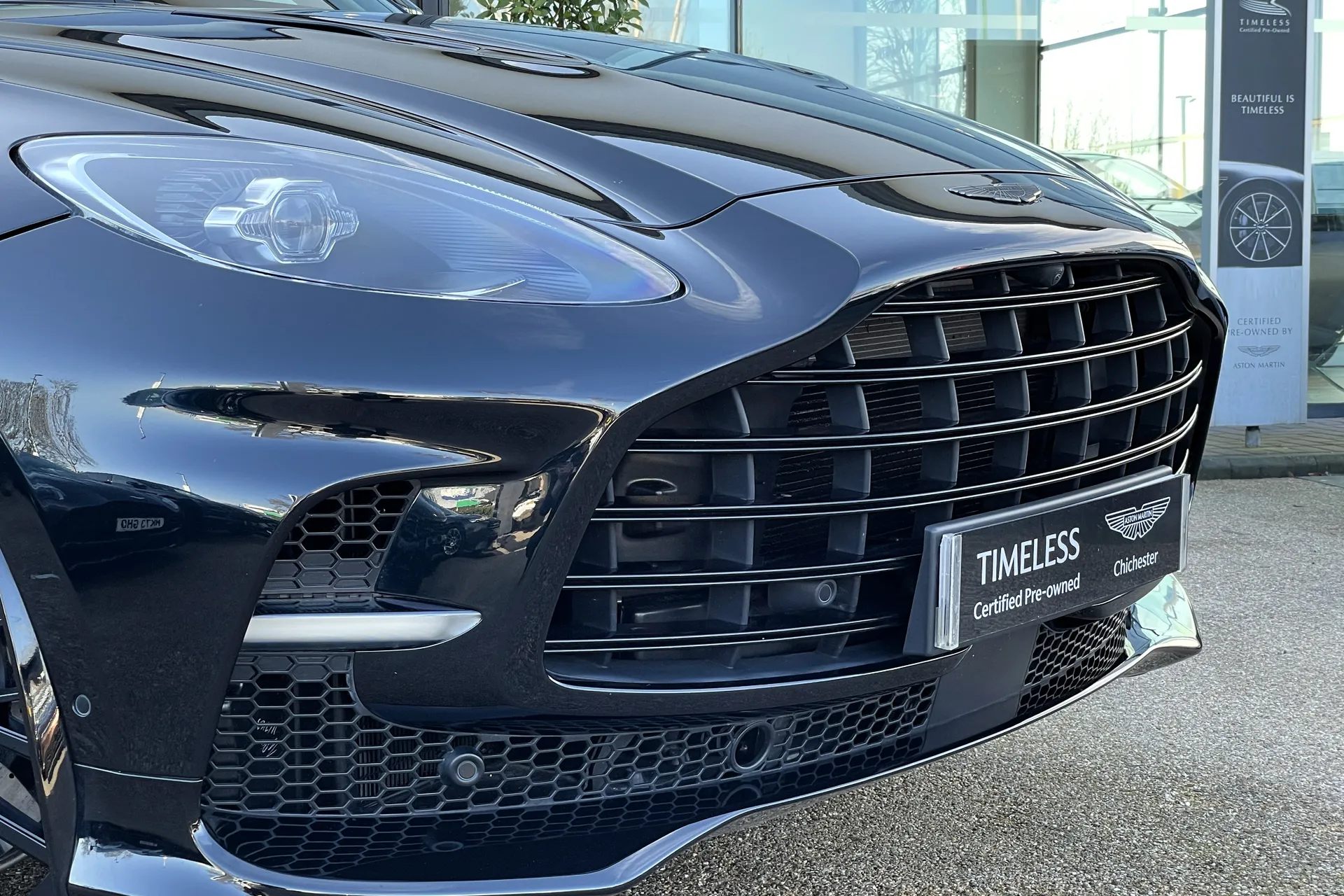 Aston Martin DBX thumbnail image number 9
