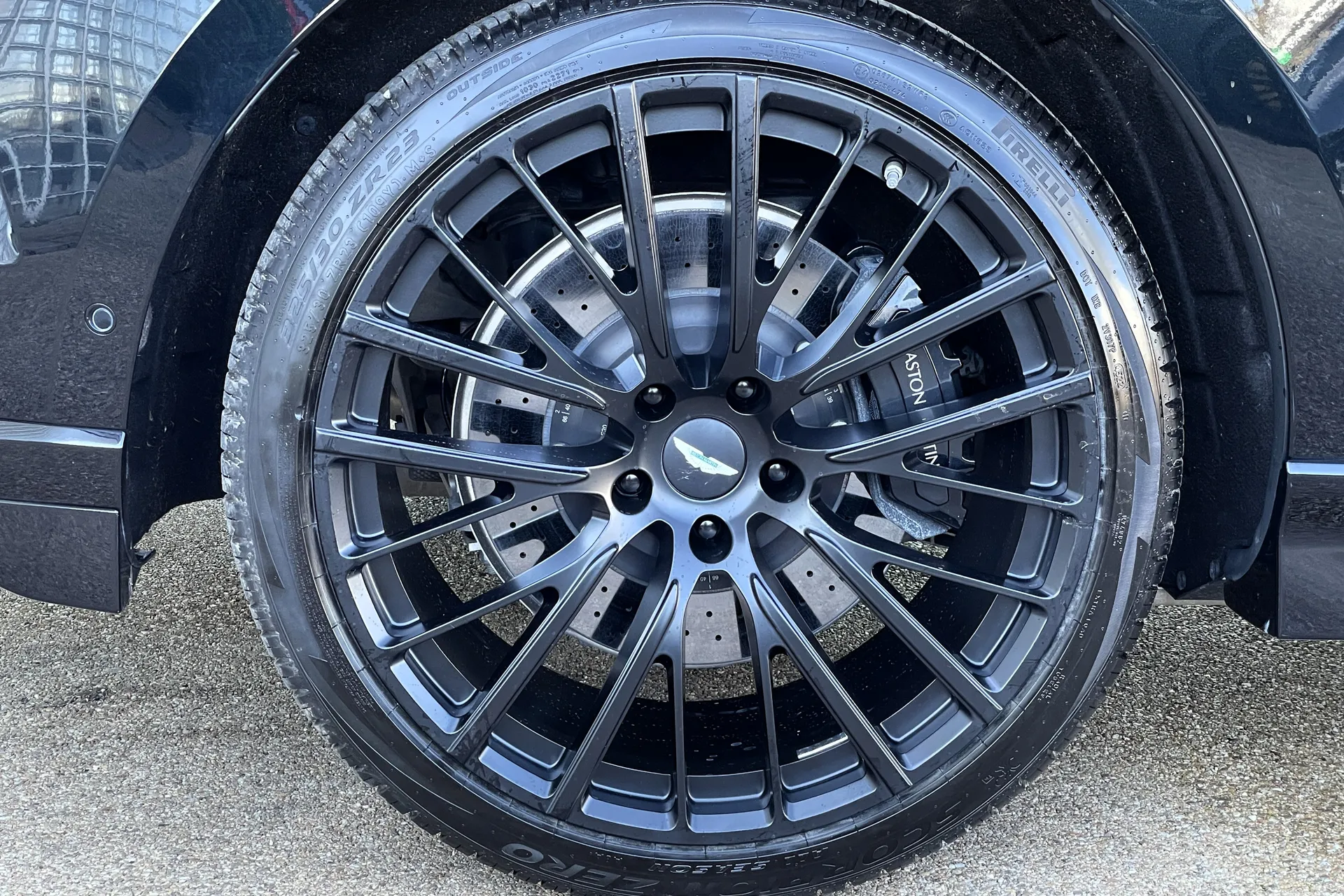 Aston Martin DBX thumbnail image number 7