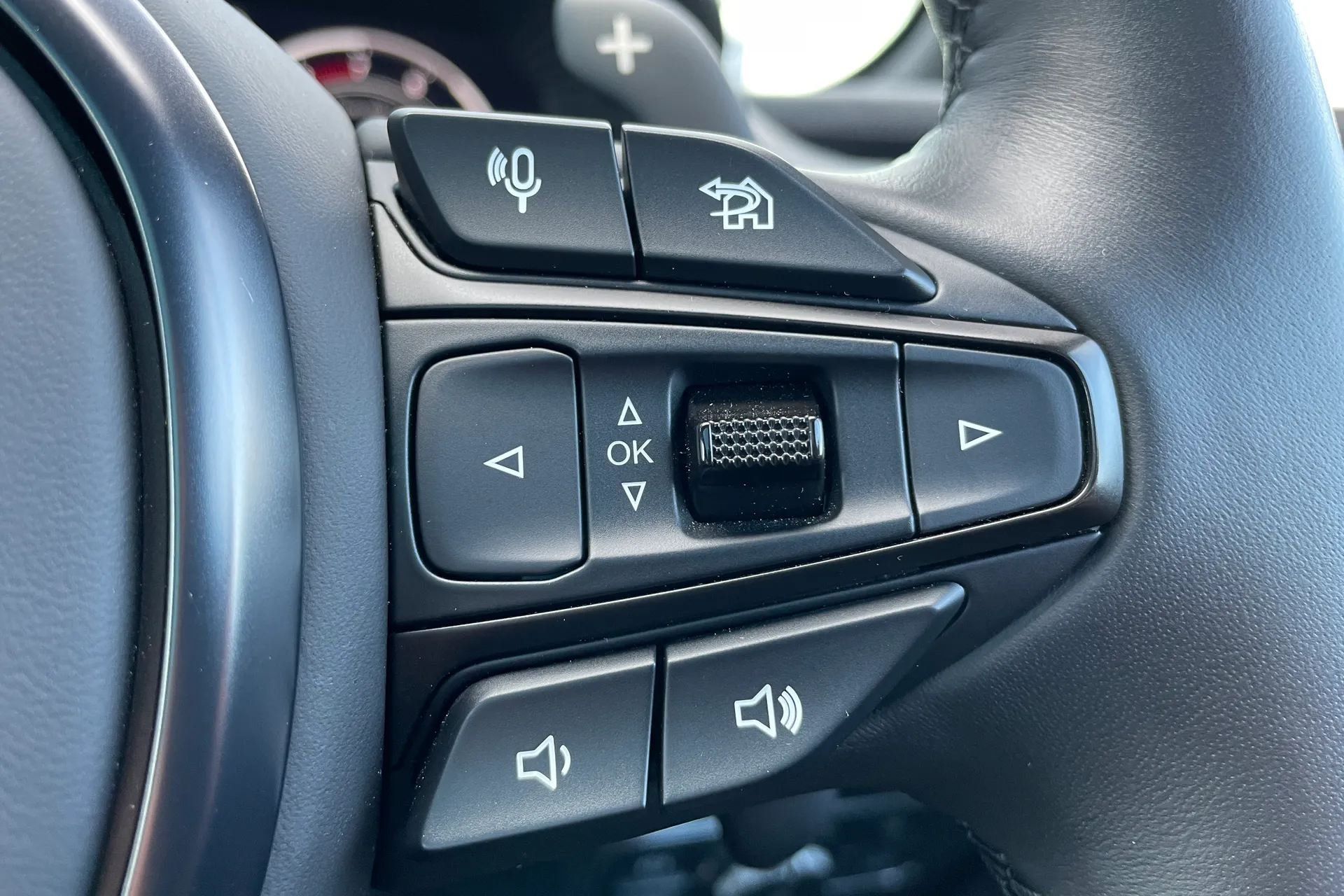 Aston Martin DBX thumbnail image number 54