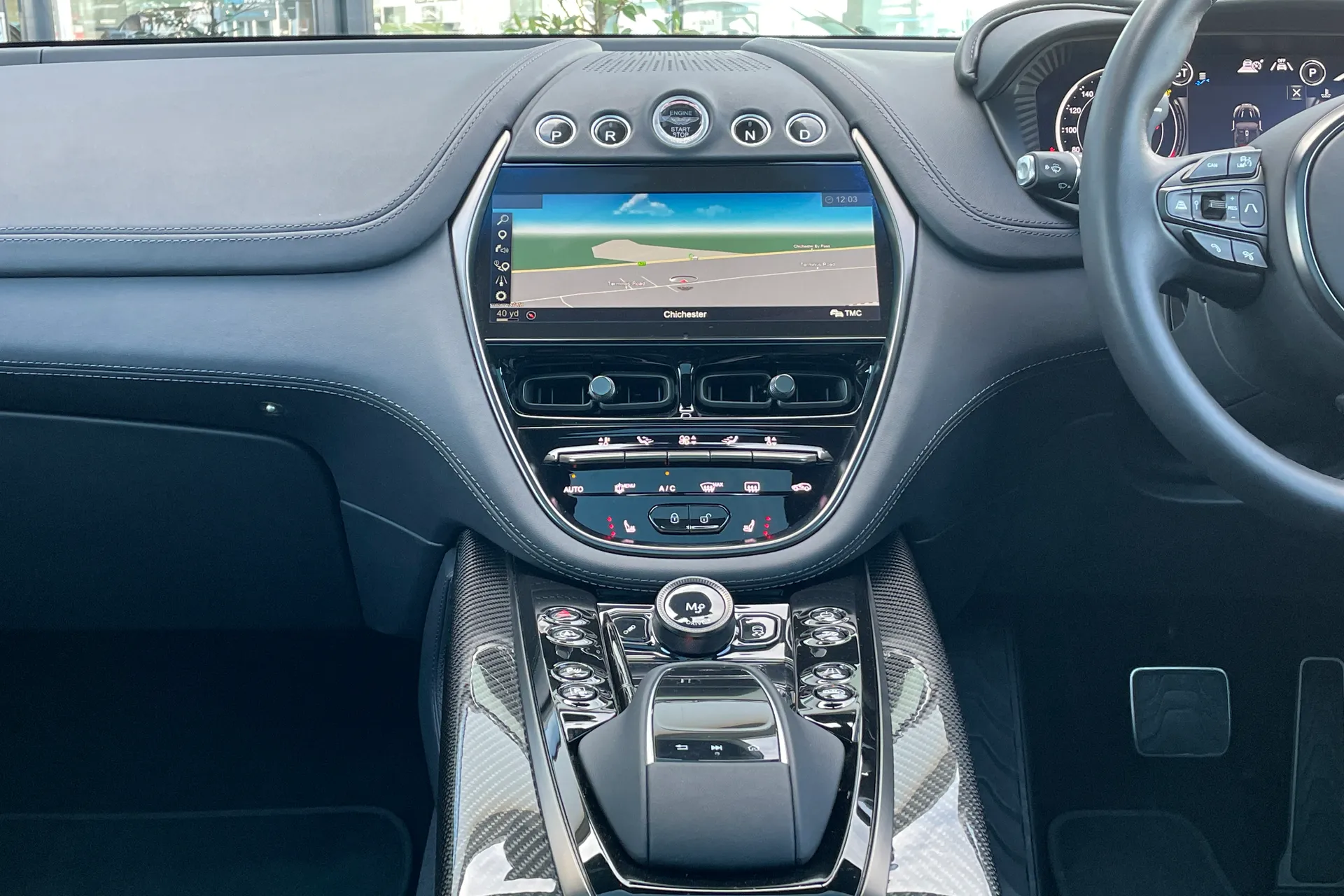 Aston Martin DBX thumbnail image number 41