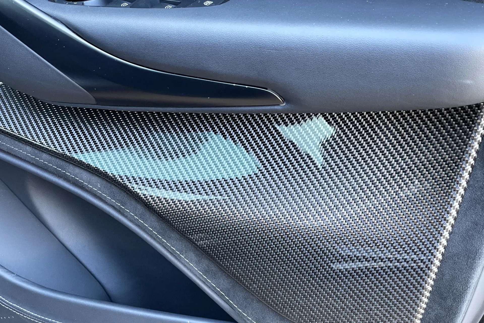 Aston Martin DBX thumbnail image number 31
