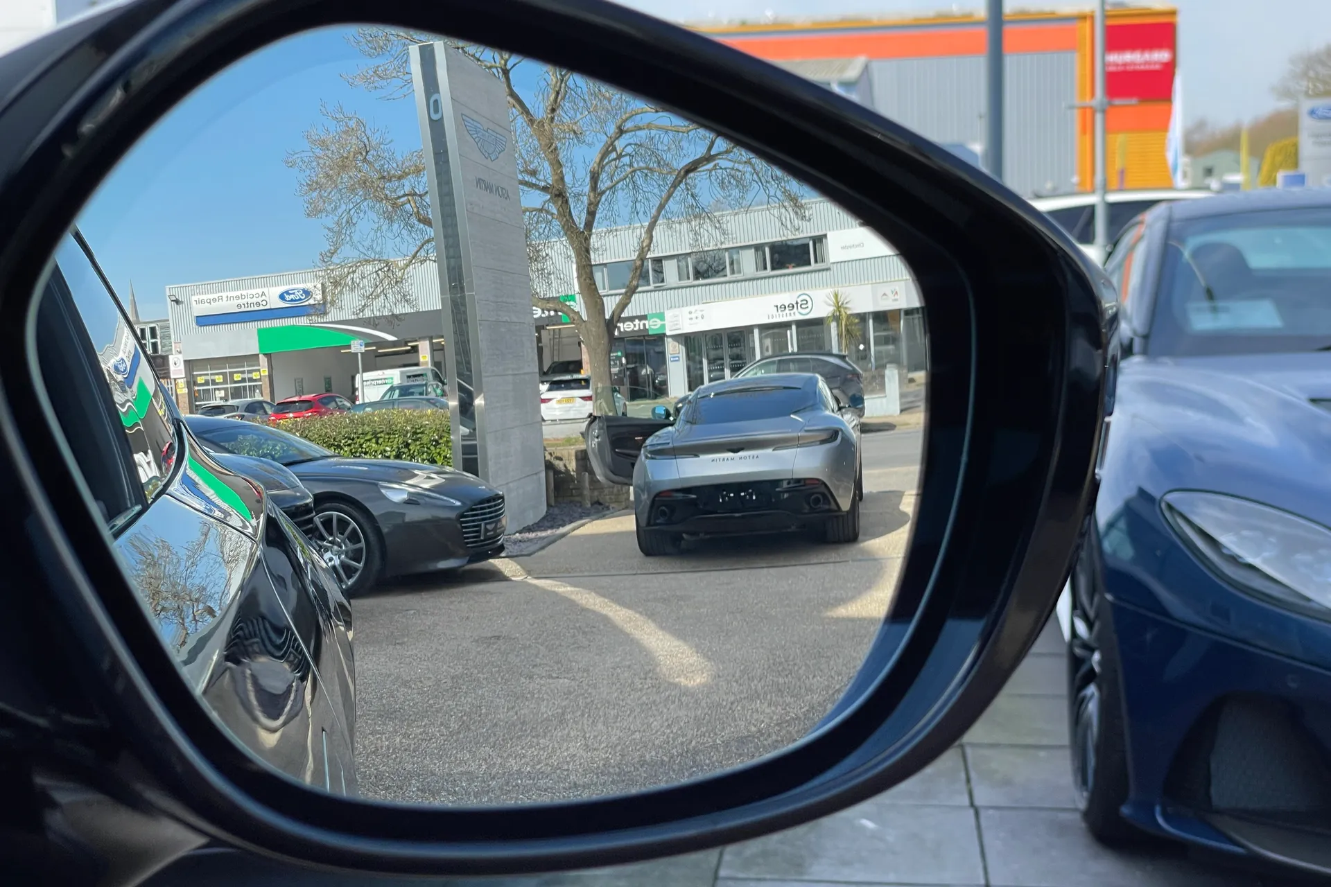 Aston Martin DBX thumbnail image number 58