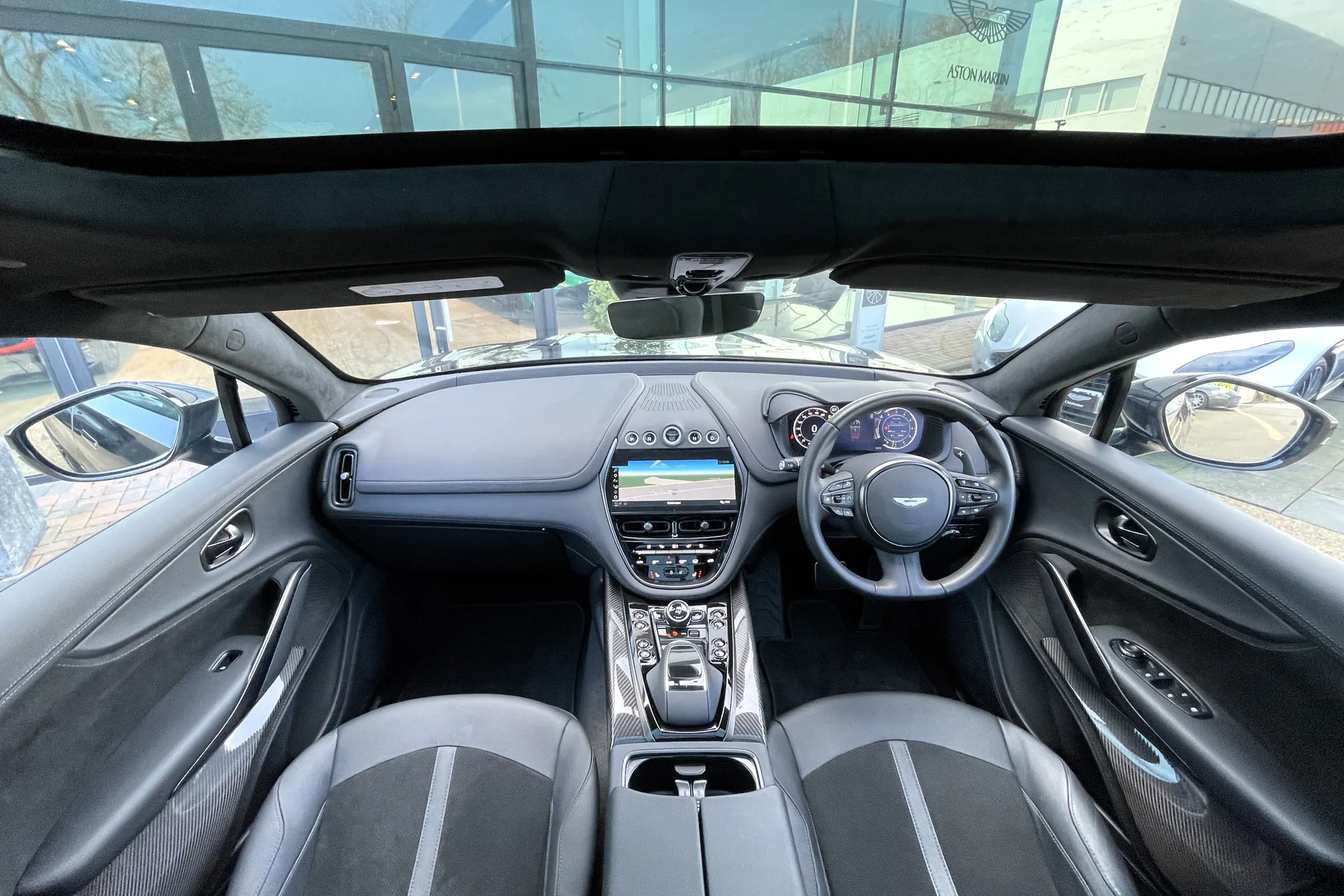 Aston Martin DBX thumbnail image number 3