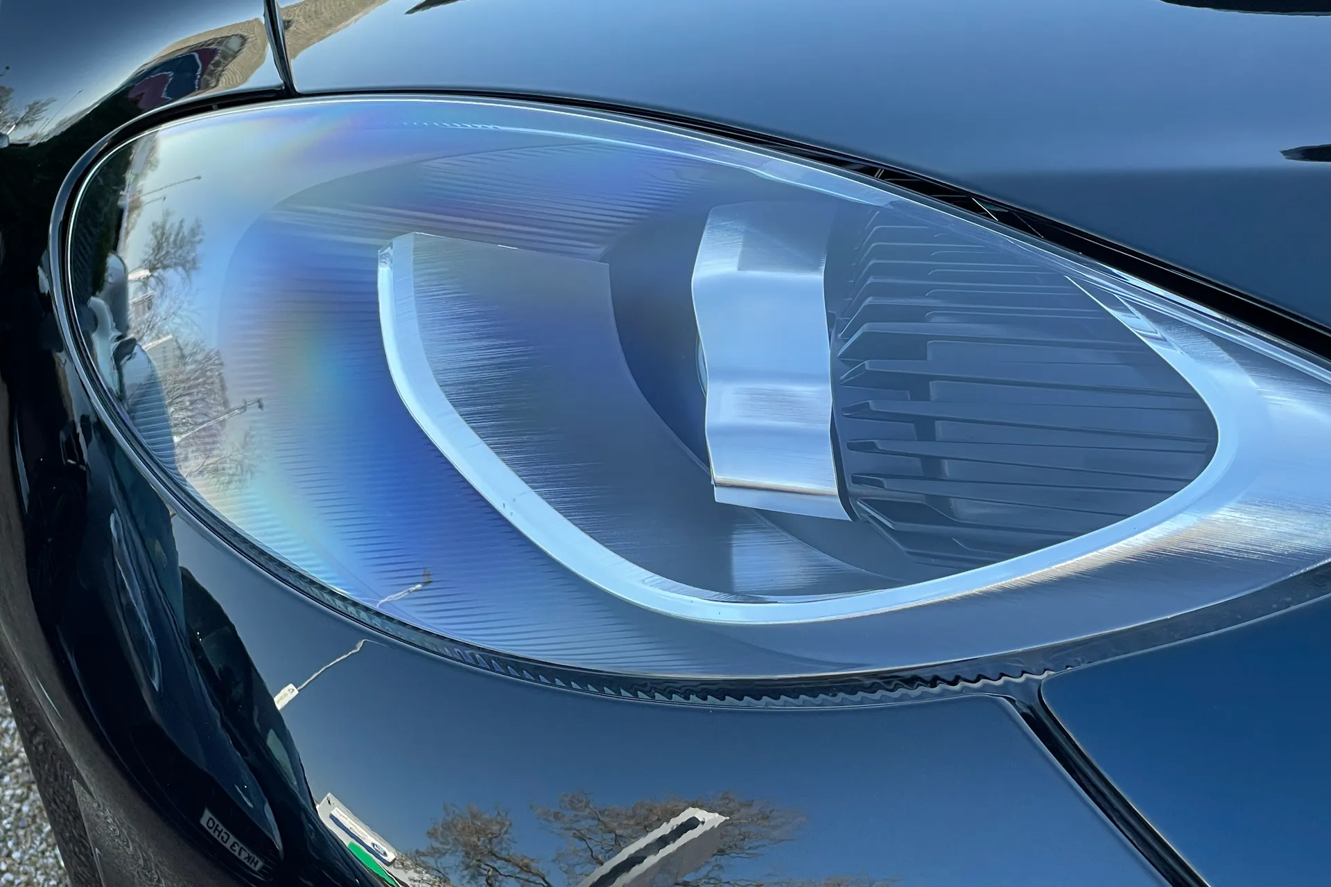Aston Martin DBX thumbnail image number 16