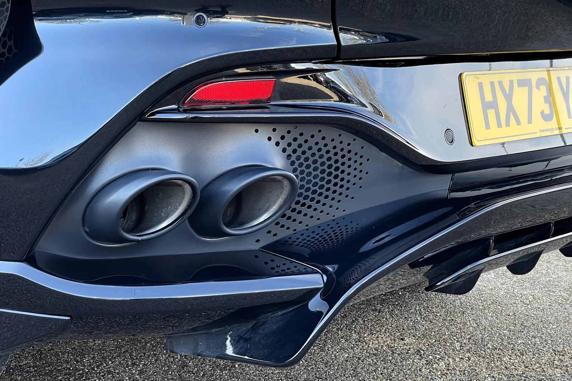 Aston Martin DBX thumbnail image number 25
