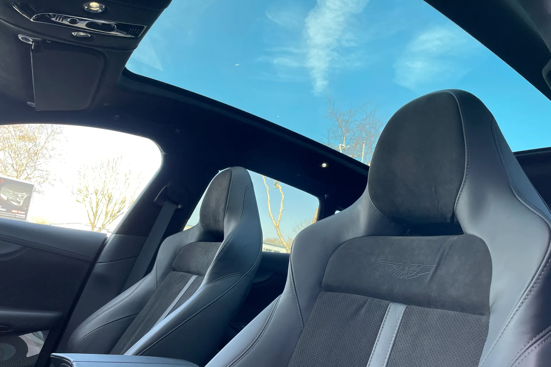 Aston Martin DBX thumbnail image number 5