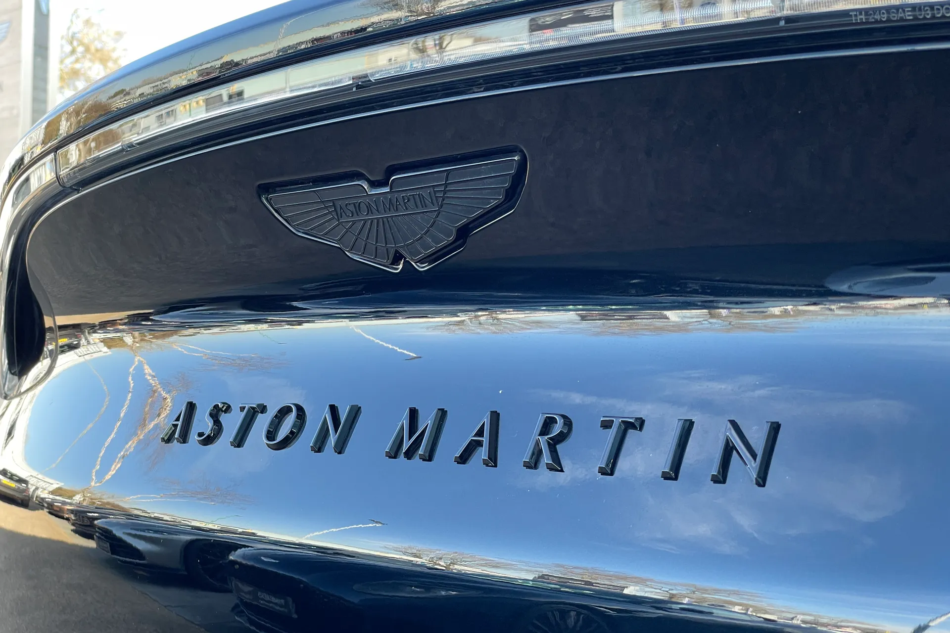 Aston Martin DBX thumbnail image number 19