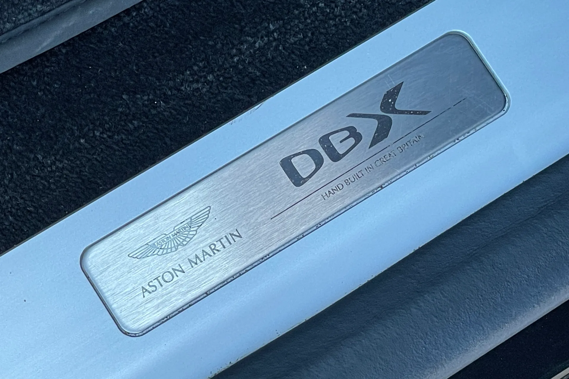 Aston Martin DBX thumbnail image number 32