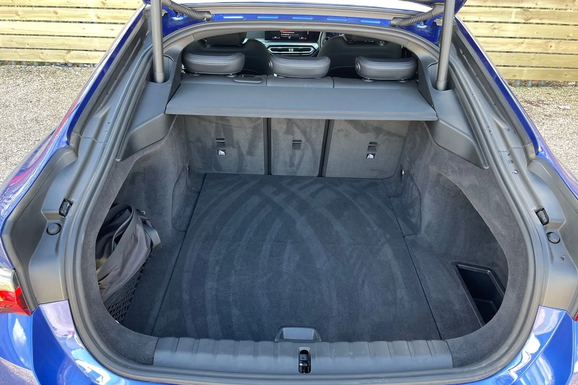 BMW I4 thumbnail image number 23