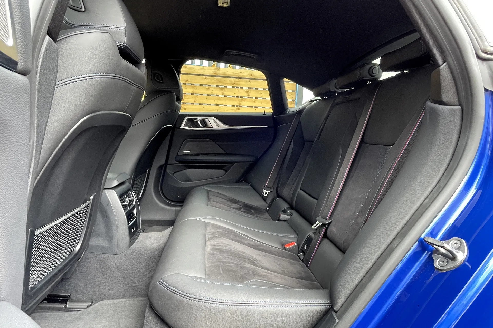 BMW I4 thumbnail image number 38