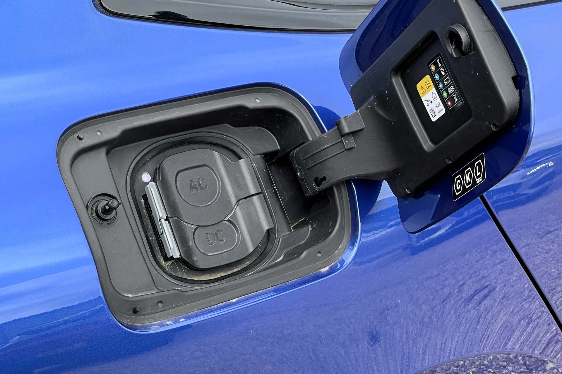 BMW I4 thumbnail image number 22