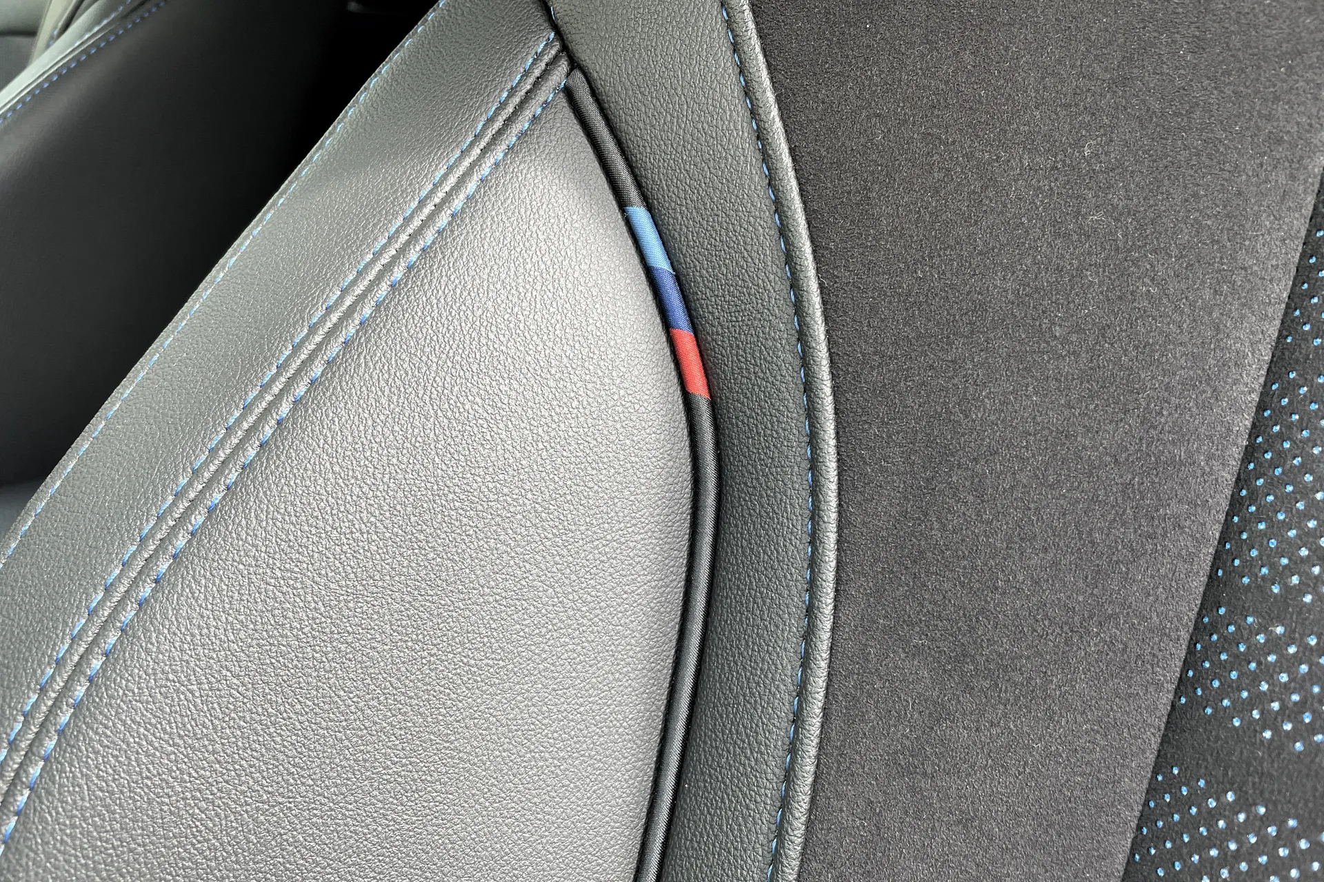 BMW I4 thumbnail image number 37