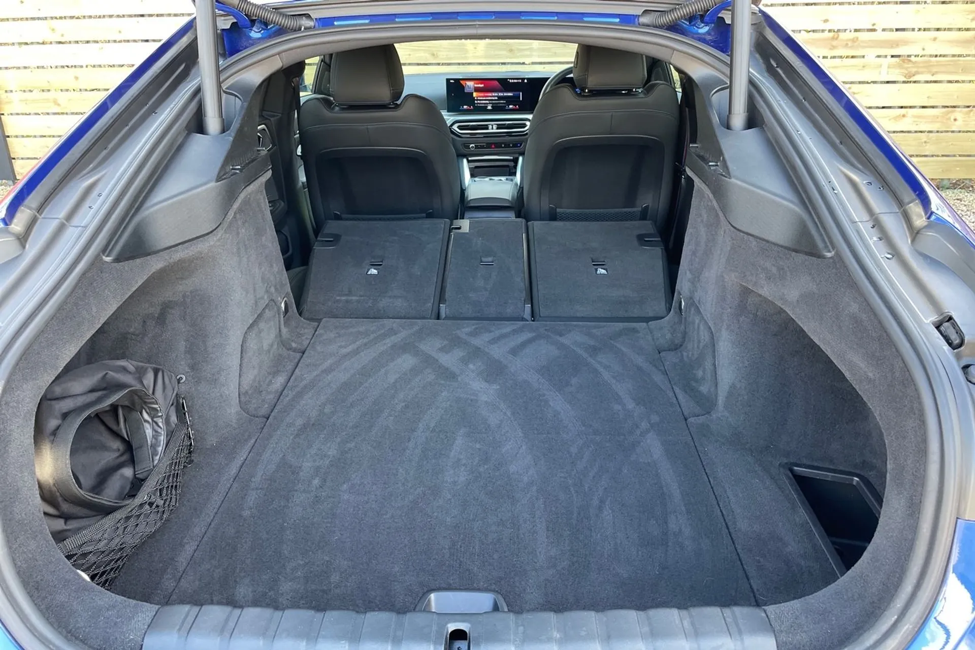 BMW I4 thumbnail image number 25